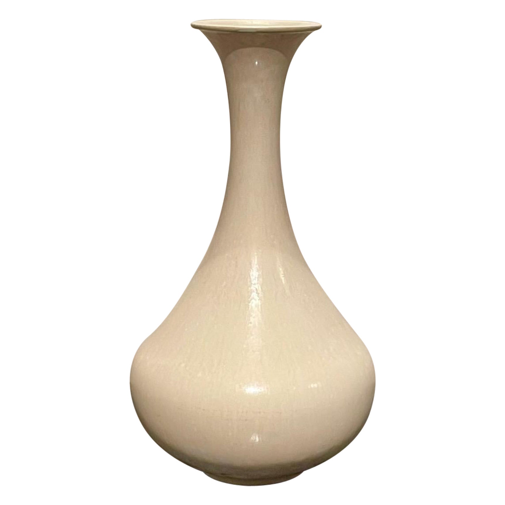 Weiße 1960er Eierschalenglasur-Keramikvase von Gunnar Nylund für Rörstrand Sweden
