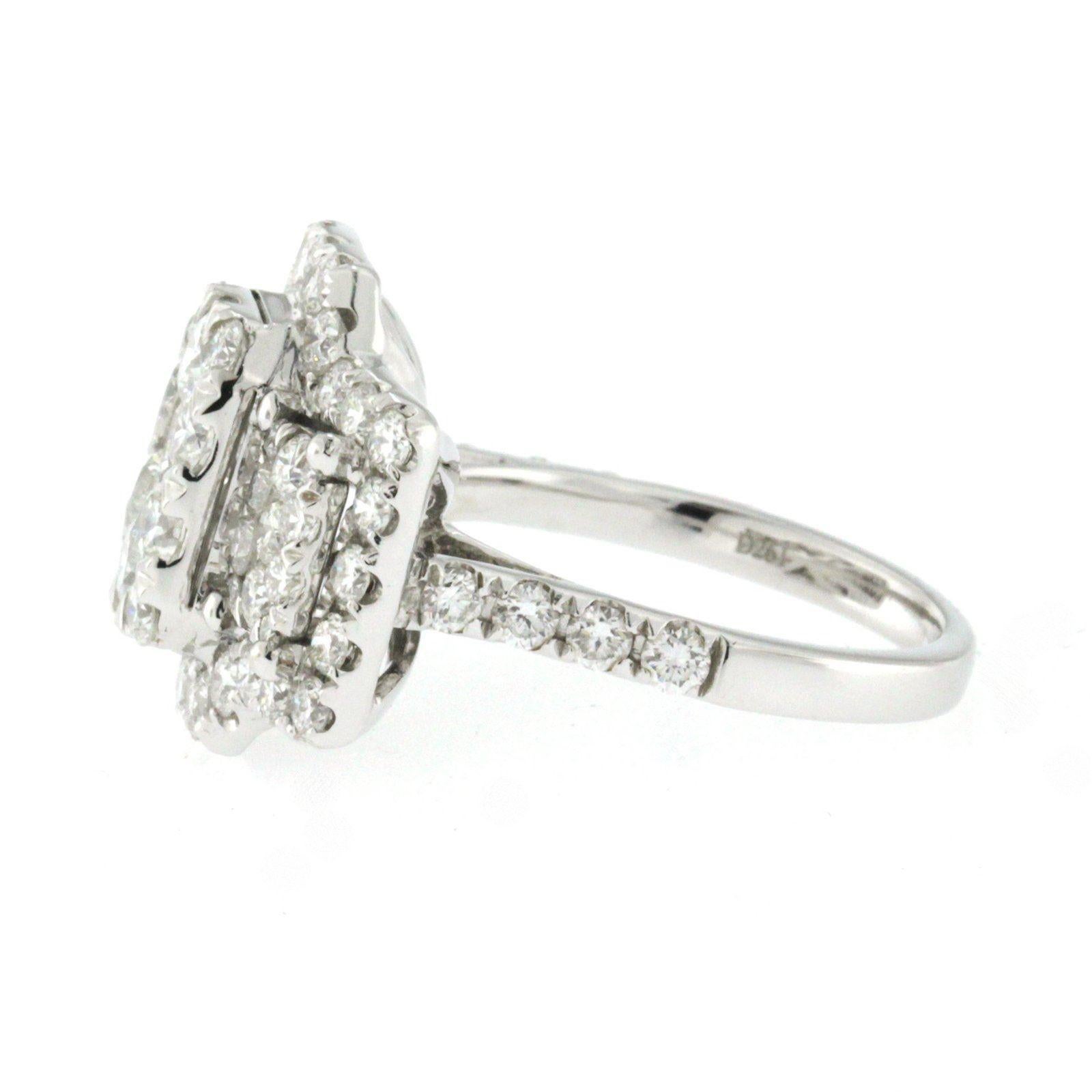 Women's or Men's White 2.86 Carat Diamonds in 18 Karat Gold Engagement Ring For Sale