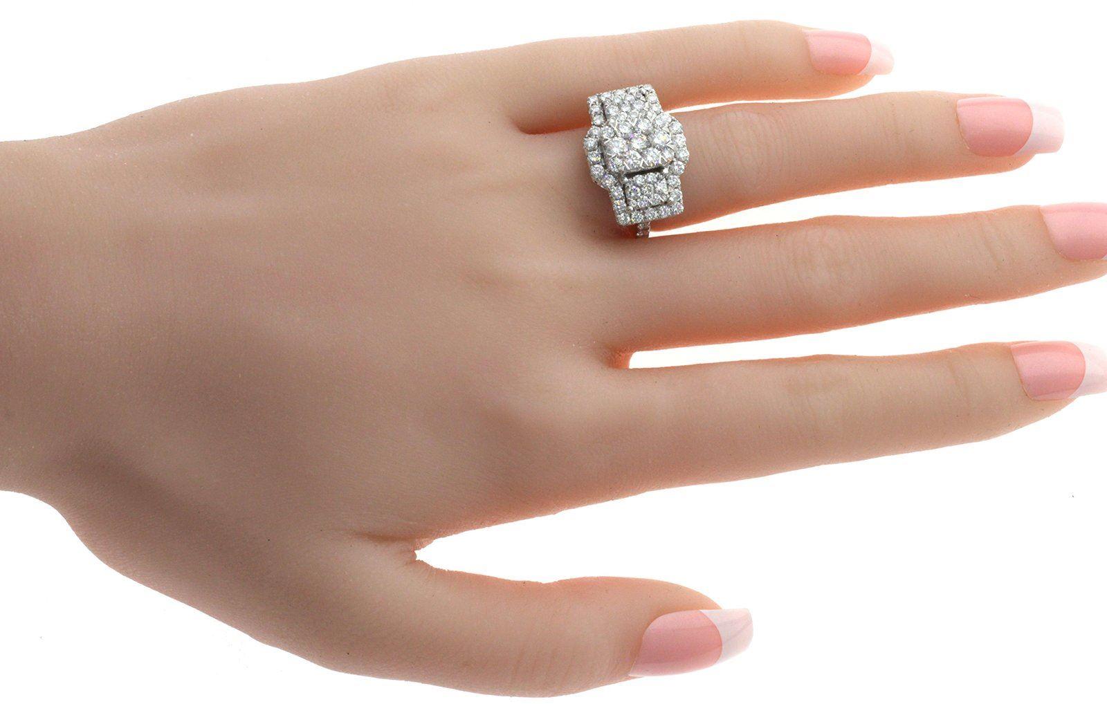 White 2.86 Carat Diamonds in 18 Karat Gold Engagement Ring For Sale 1