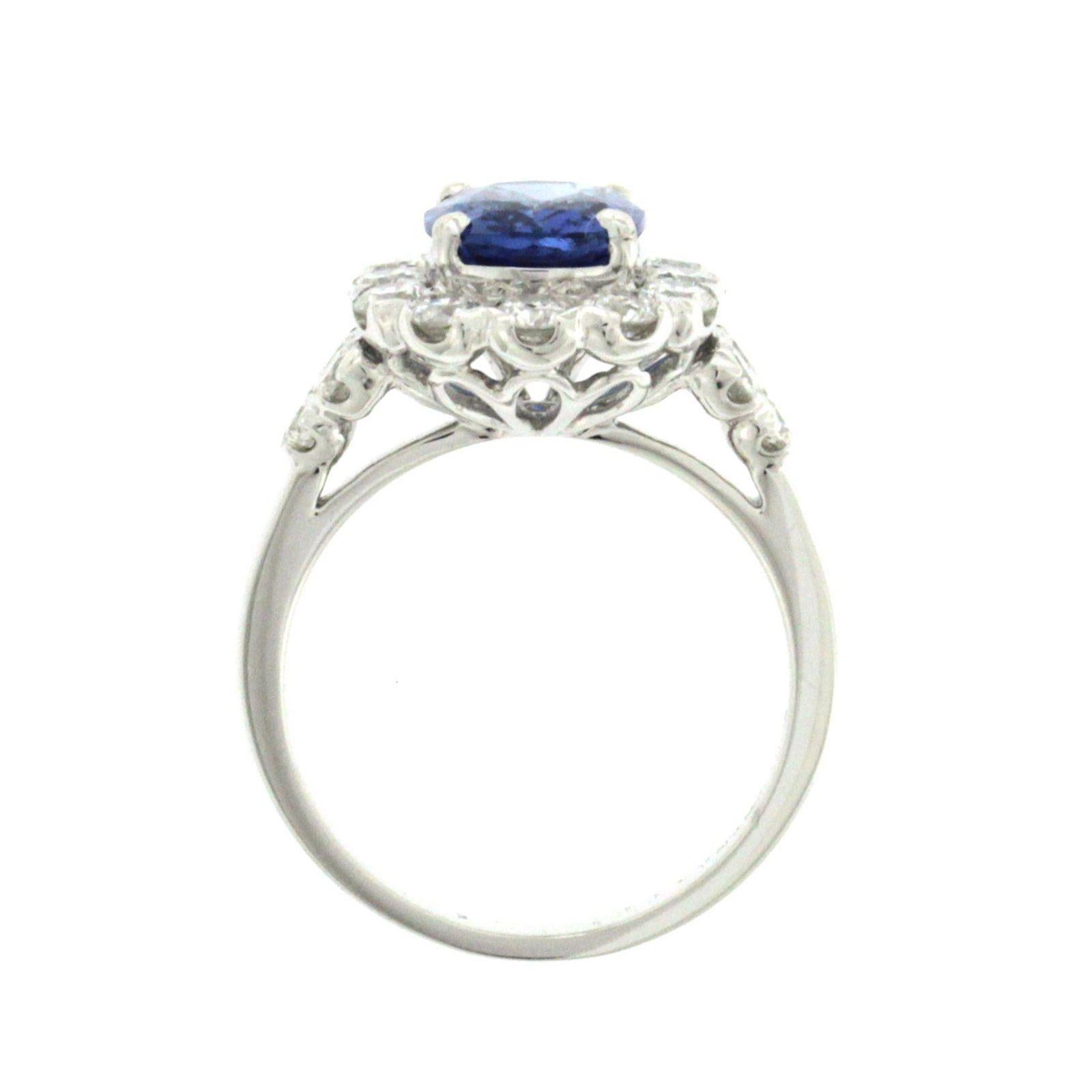 White 3 Ct Ceylon Sapphires & 1.48 Ct Diamonds In 18k Gold Engagement Ring For Sale 2