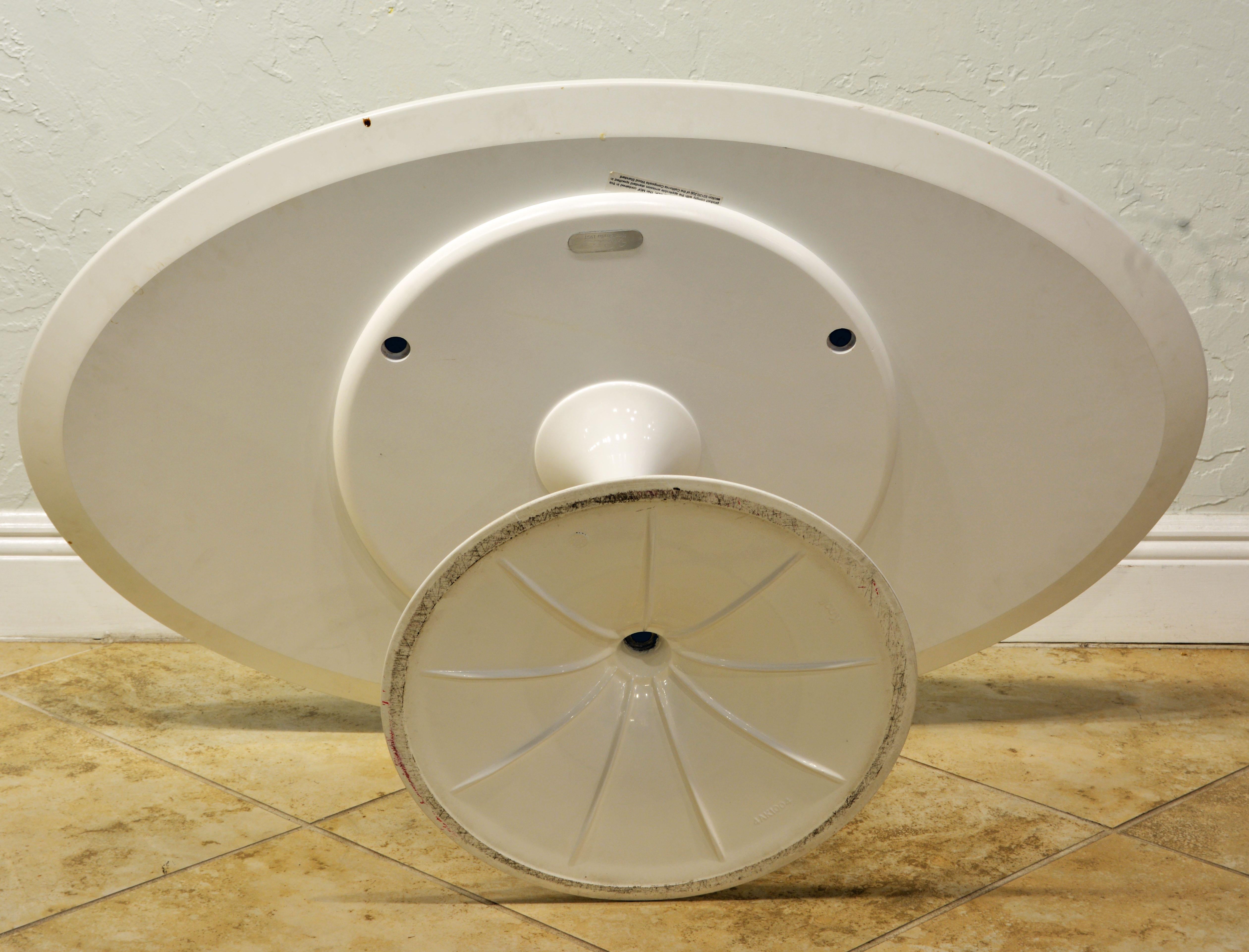 White Oval Tulip Coffee Table by Eero Saarinen for Knoll, Label at 1stDibs