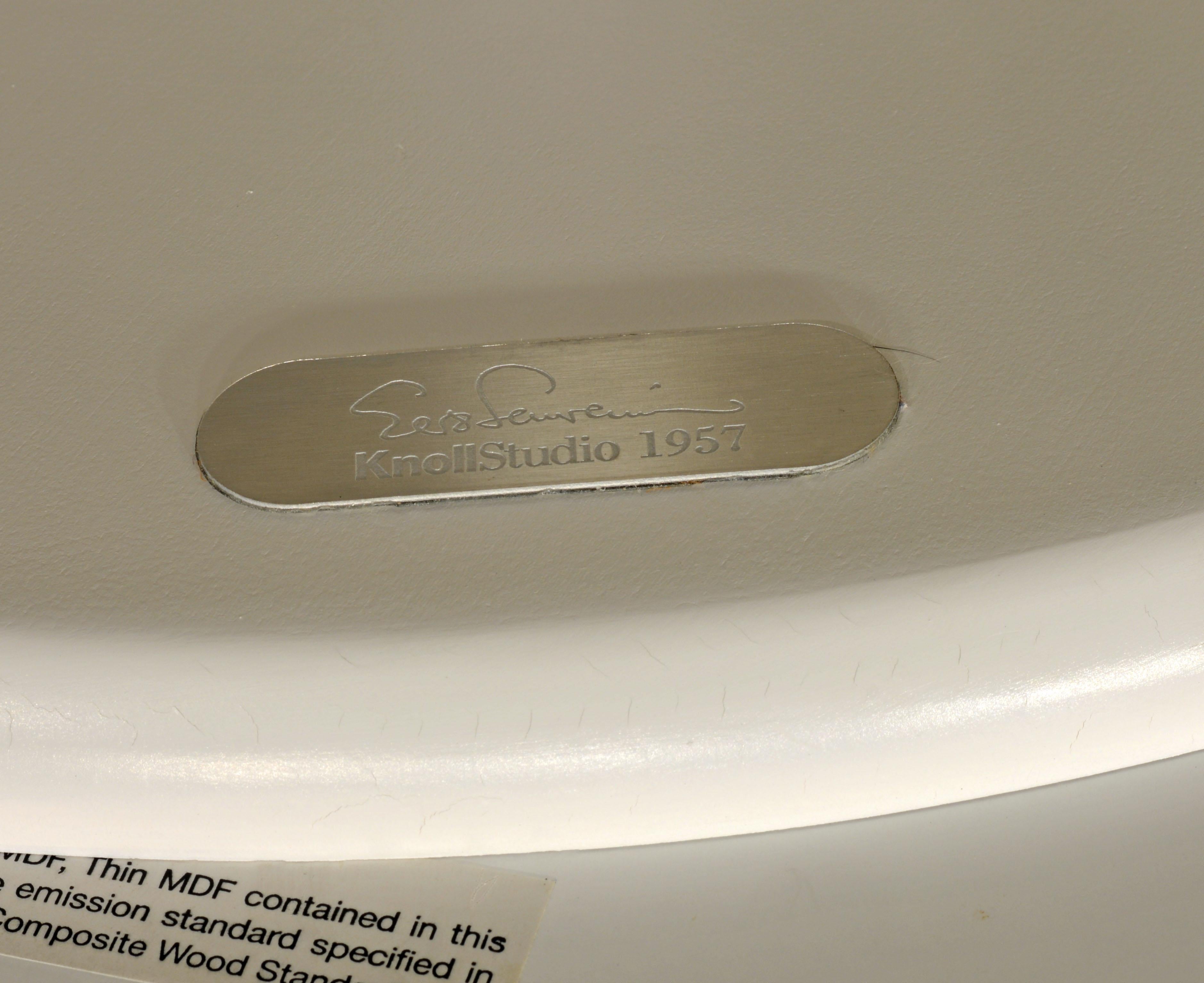 White Oval Tulip Coffee Table by Eero Saarinen for Knoll, Label at 1stDibs