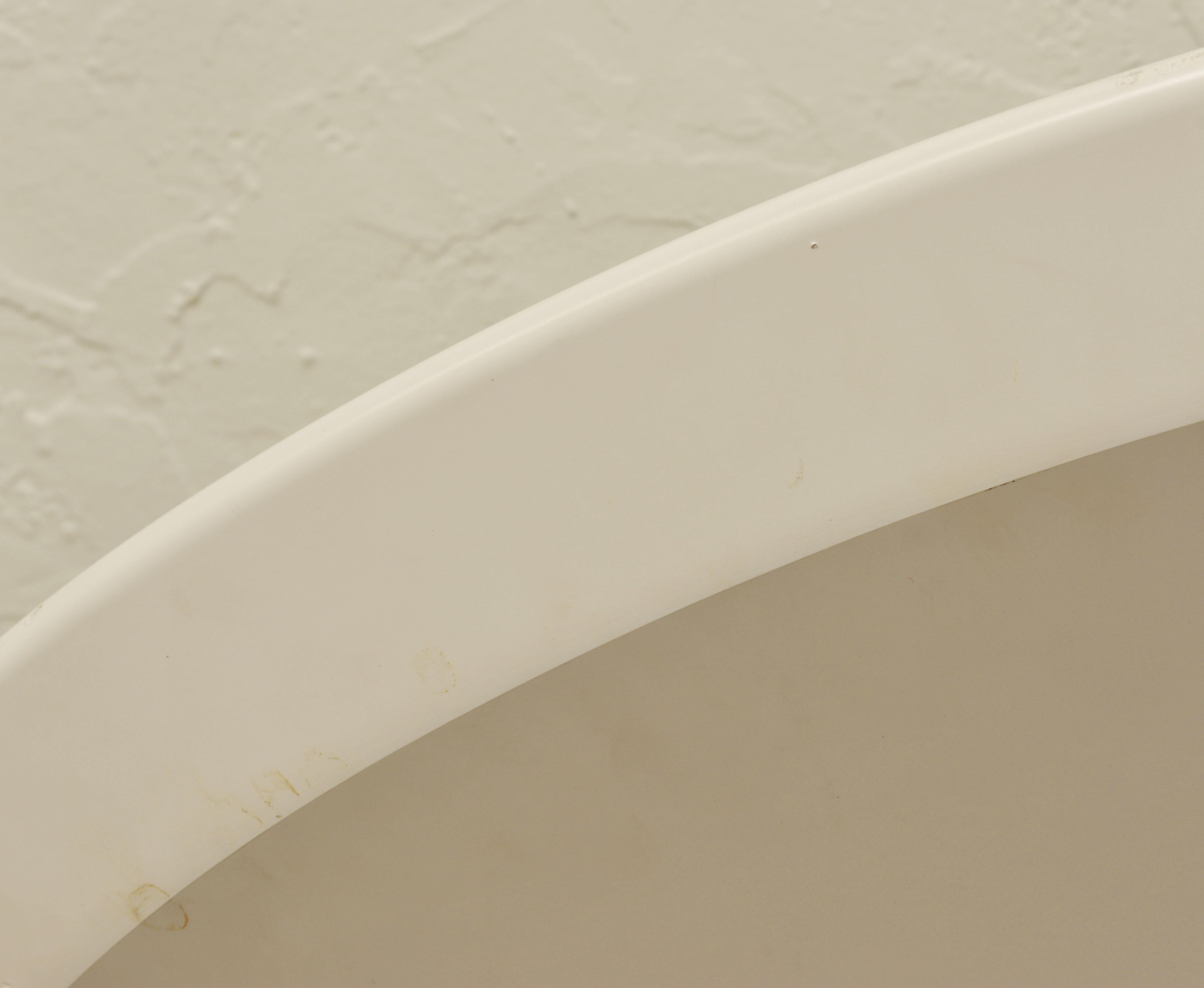 White Oval Tulip Coffee Table by Eero Saarinen for Knoll, Label at 1stDibs