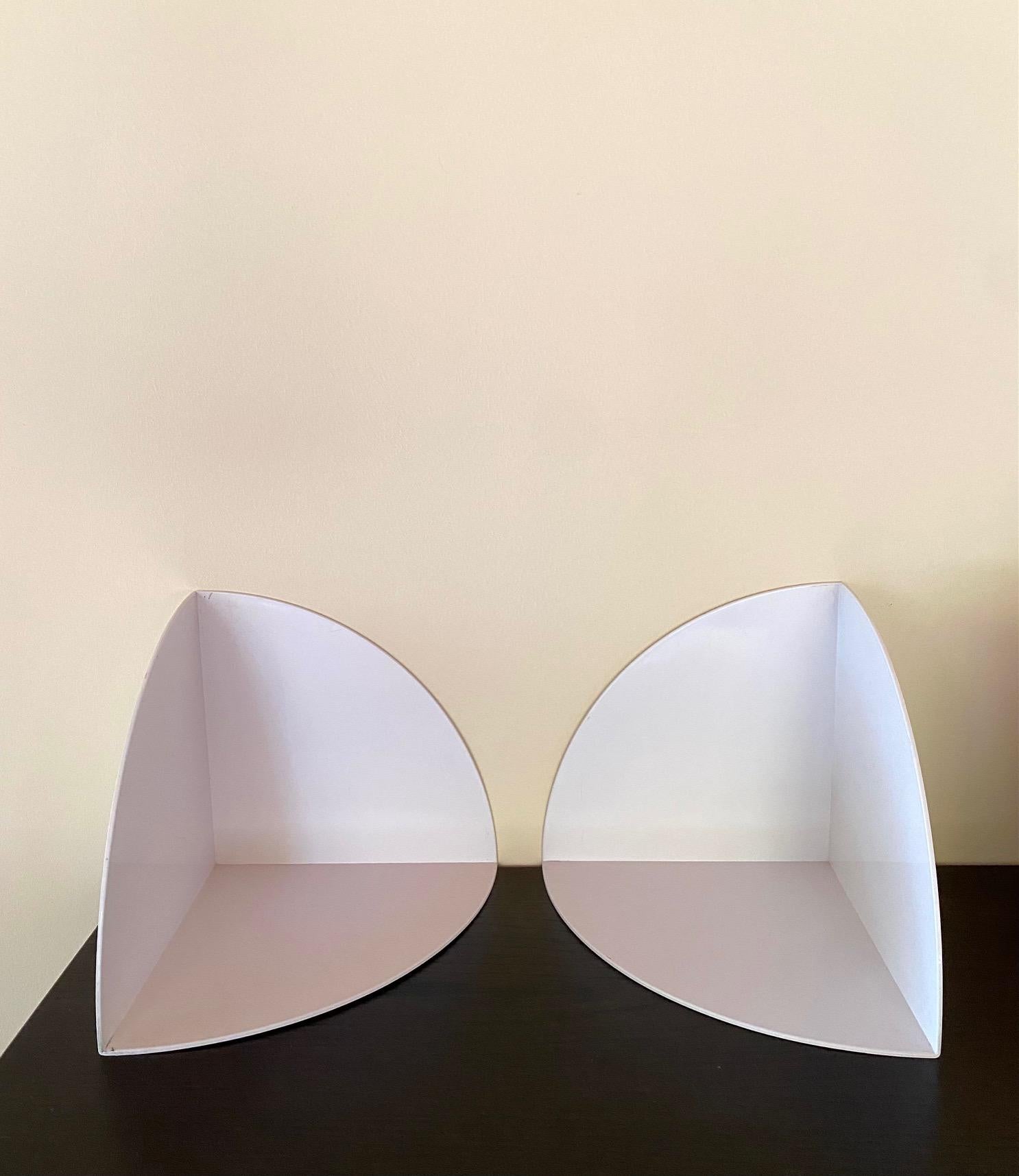 Pair of bookends, Fermalibro 4909, white from kartell, perfect condition. 
There are 2 pairs available.