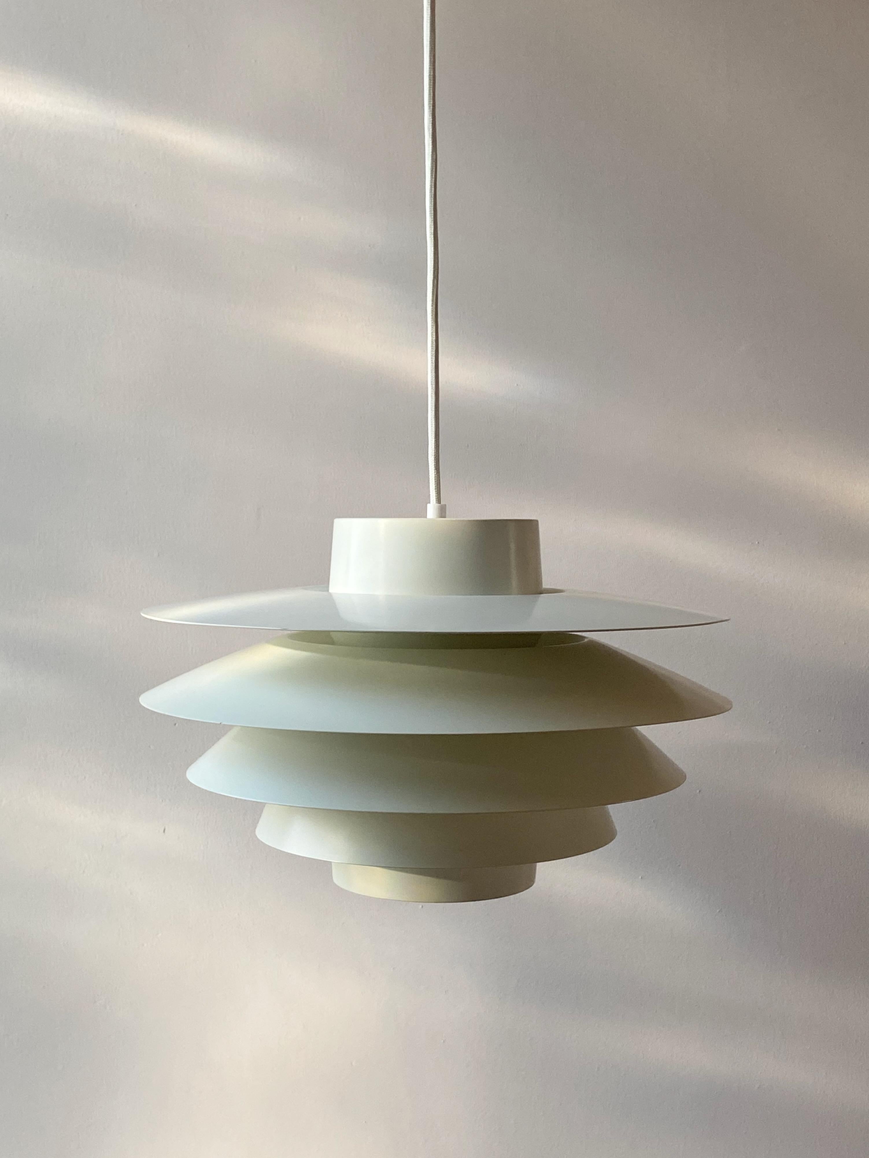 White 5 Shades Sven Middelboe Verona Pendant by Nordisk Solar, Denmark In Good Condition In Krefeld, DE