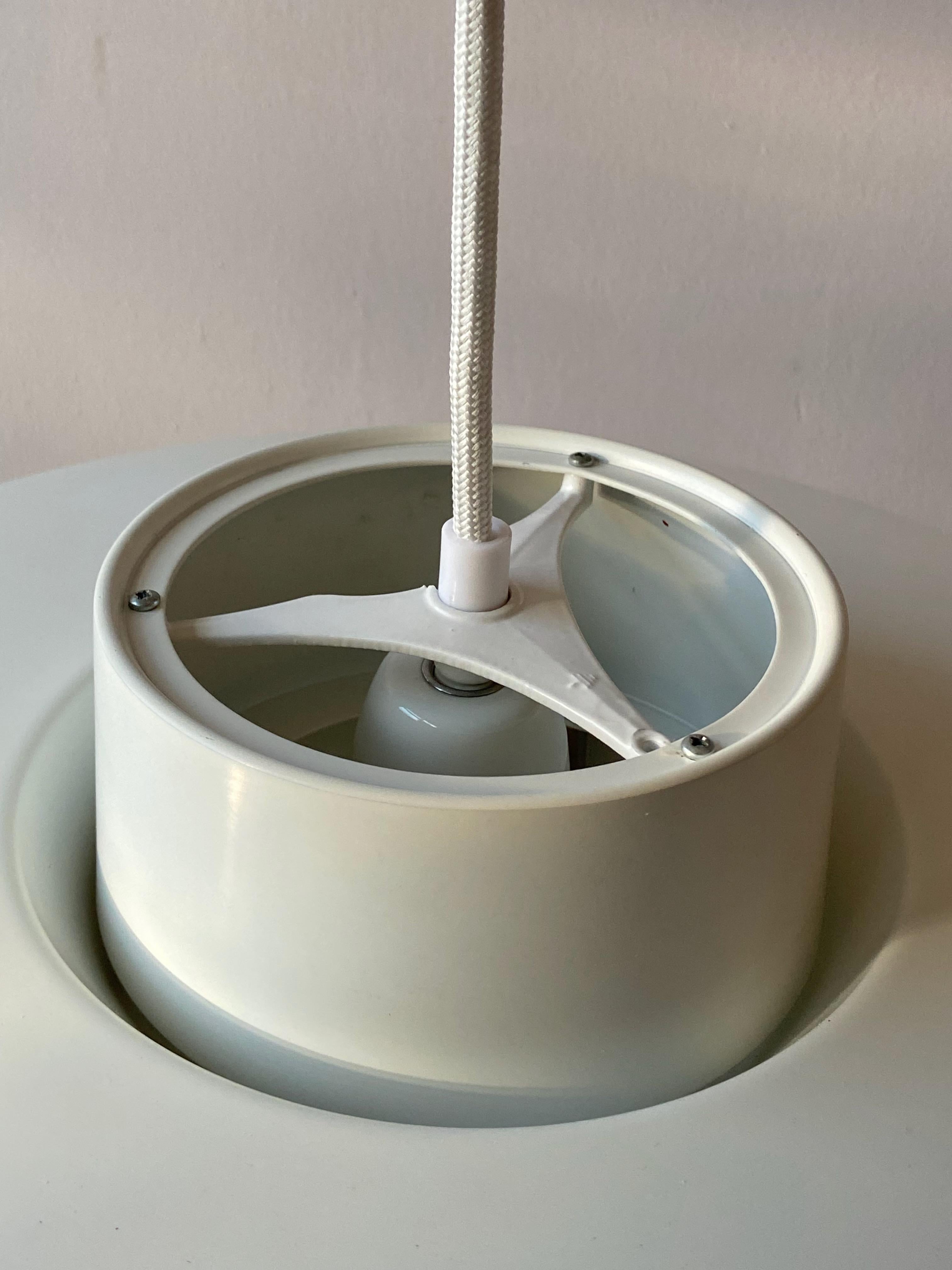 Late 20th Century White 5 Shades Sven Middelboe Verona Pendant by Nordisk Solar, Denmark