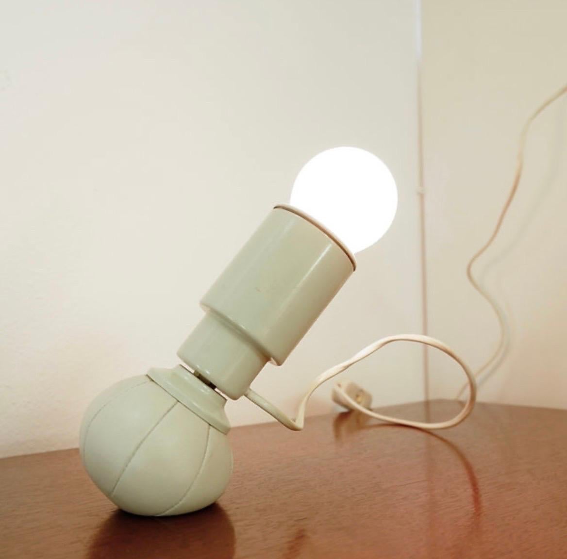 White 600 C Table Lamp by Gino Sarfatti for Arteluce, 1960s In Fair Condition For Sale In Linkebeek, BE