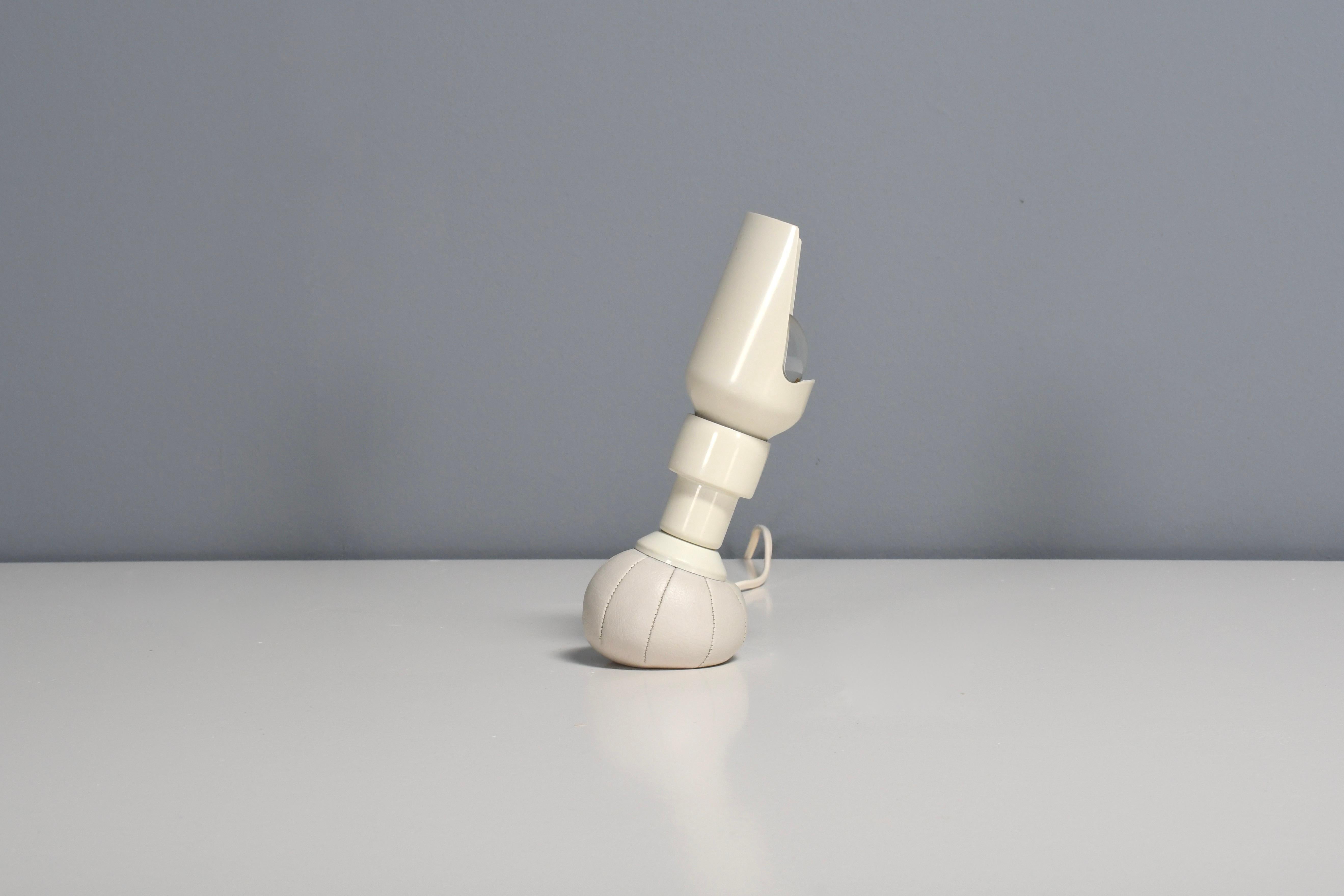 White 600P Table Lamp by Gino Sarfatti by Arteluce, Italy 1966 In Good Condition For Sale In Echt, NL