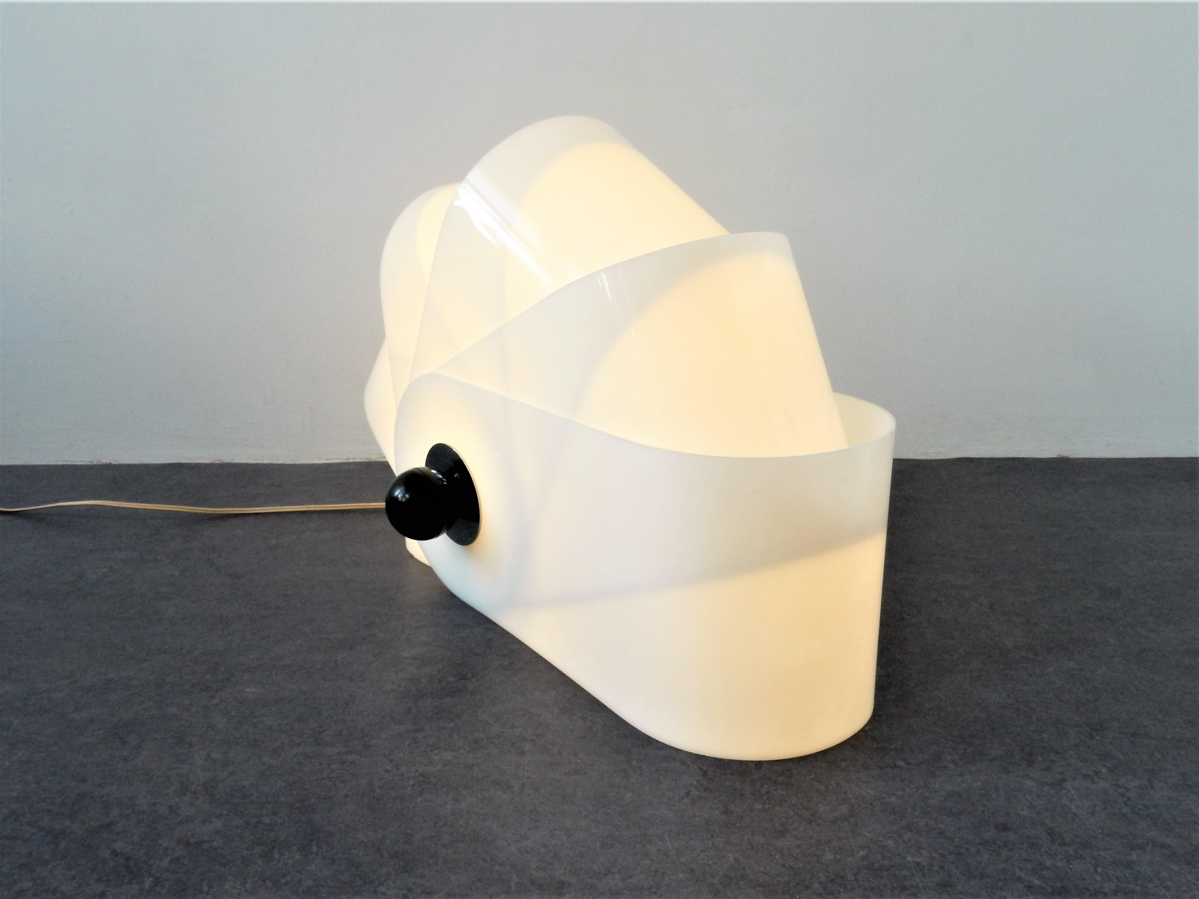 Mid-Century Modern White Acrylic 'Gherpe' Floor Lamp by Superstudio for Poltronova, Italy, 1967