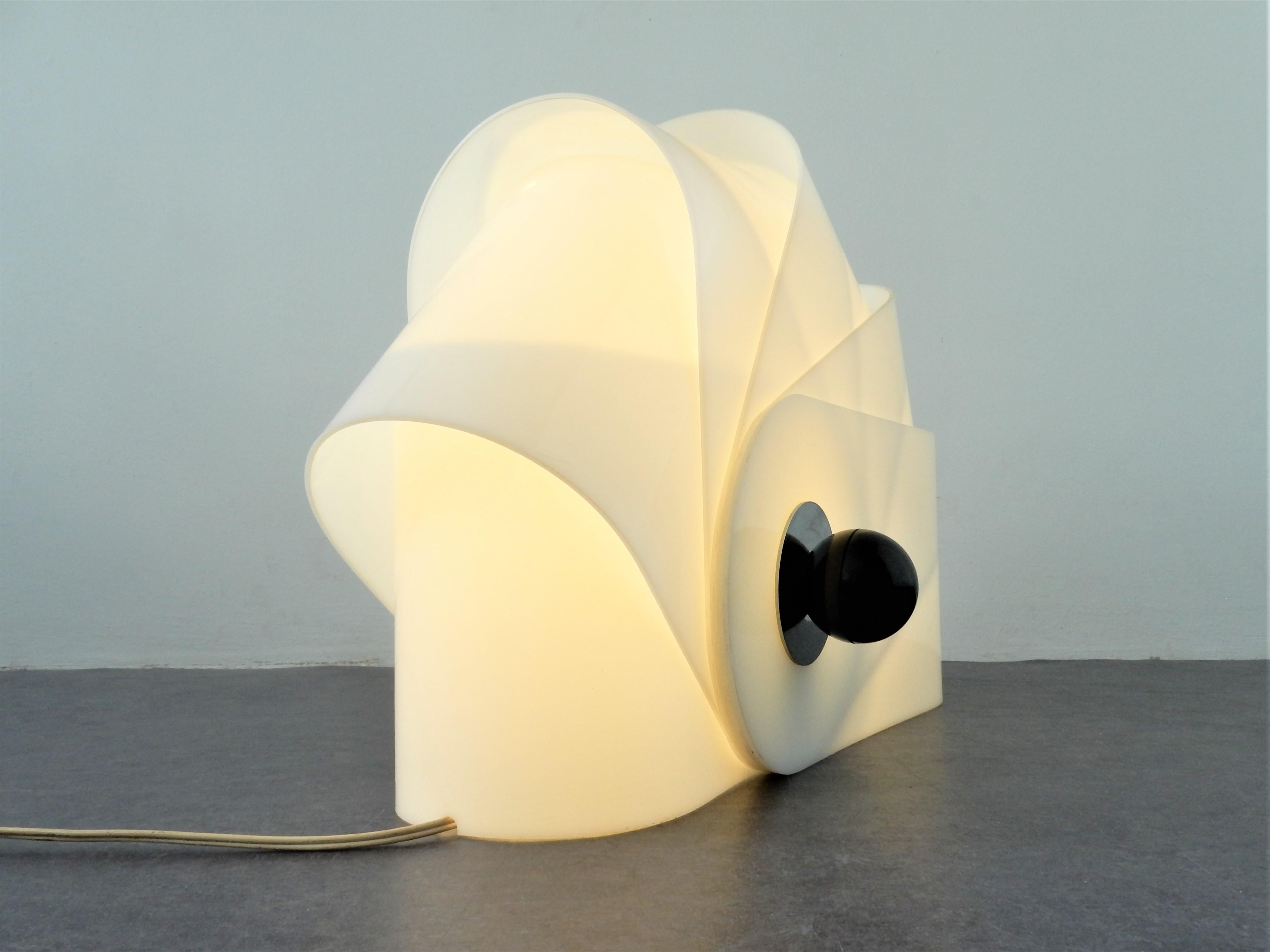 Italian White Acrylic 'Gherpe' Floor Lamp by Superstudio for Poltronova, Italy, 1967