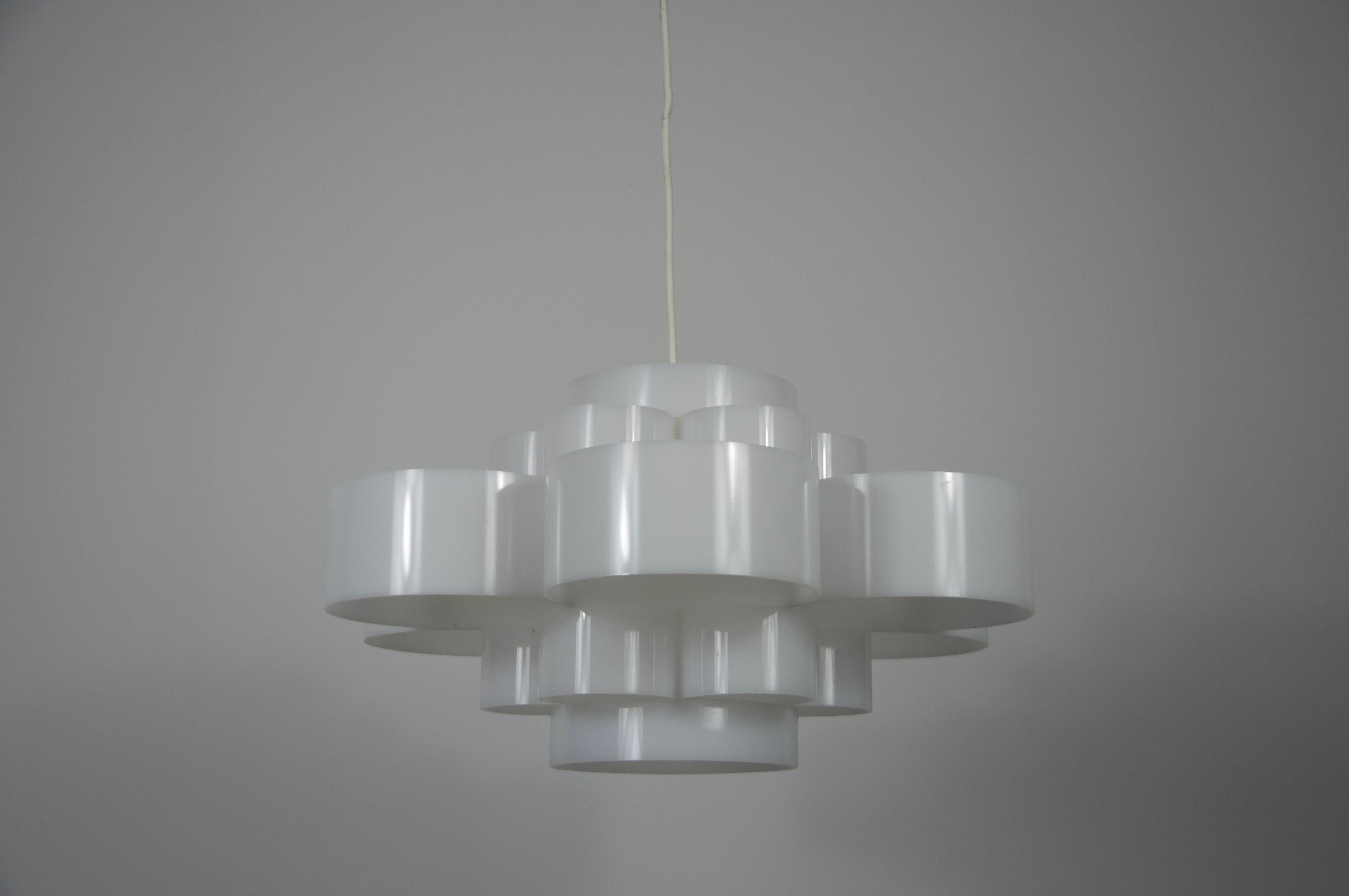 White Acrylic Glass Pendant Lamp, Germany, 1970s In Good Condition For Sale In Hagenbach, DE