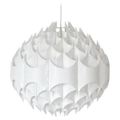 Lustre suspendu Globe en acrylique blanc de Havlova Milanda pour VEST, 1970