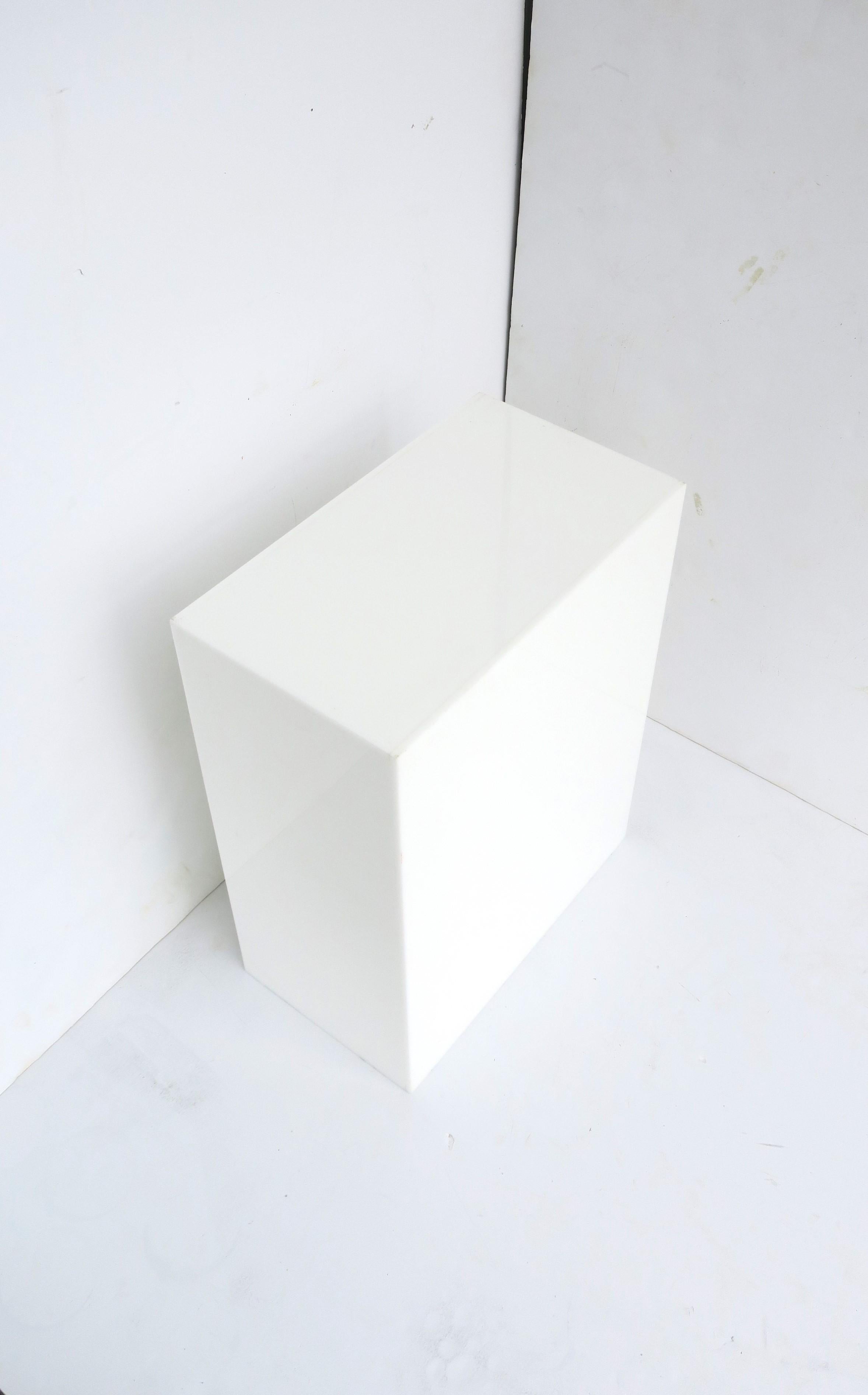 A lightweight white acrylic pedestal column stand or drinks table, in the modern or postmodern design style, circa late-20th century to early 21st century. Piece could work as a small drinks table, display pedestal for small sculpture, a plant,