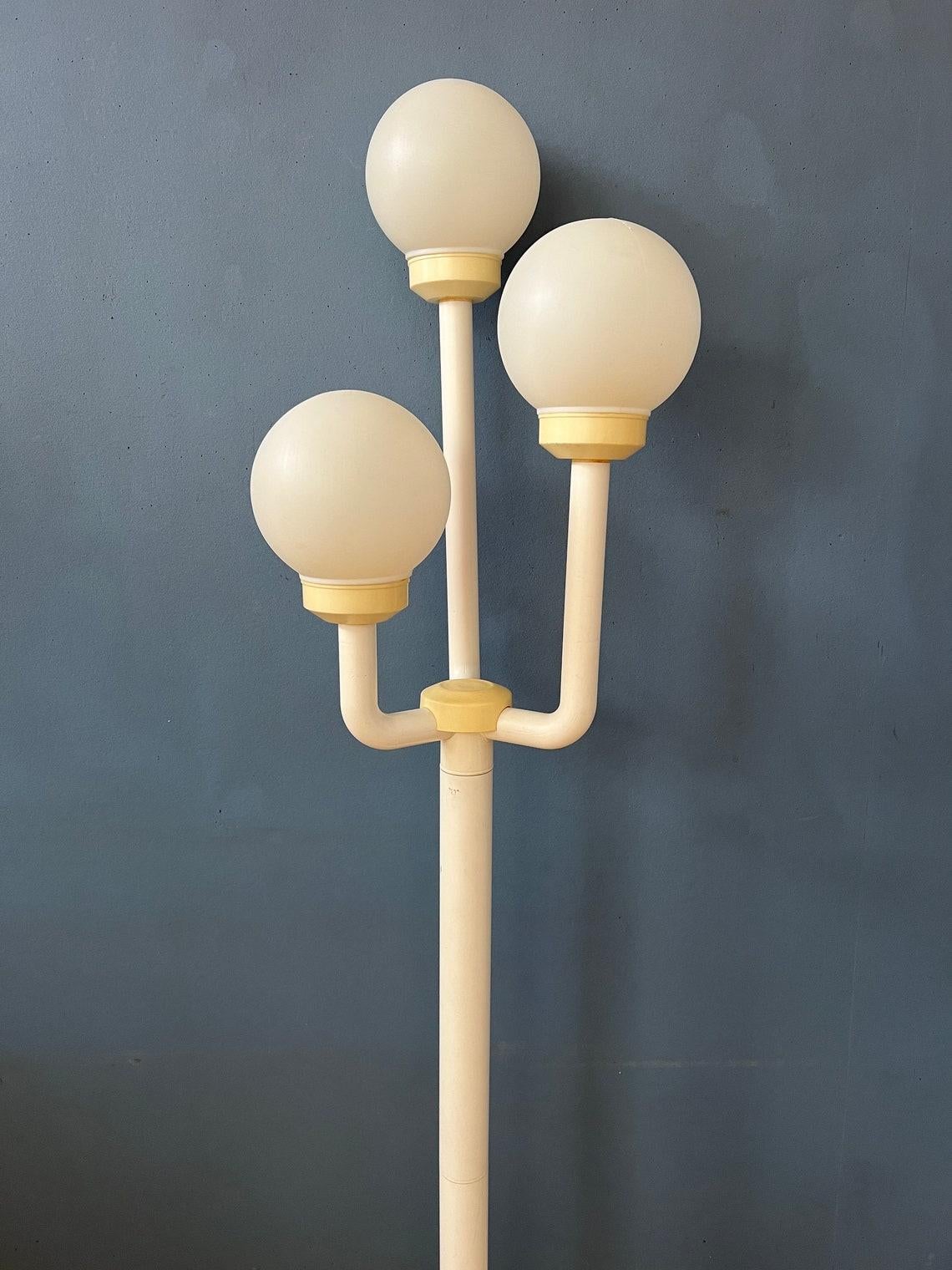 White Acrylic Space Age Floor Lamp, 1970s For Sale 1