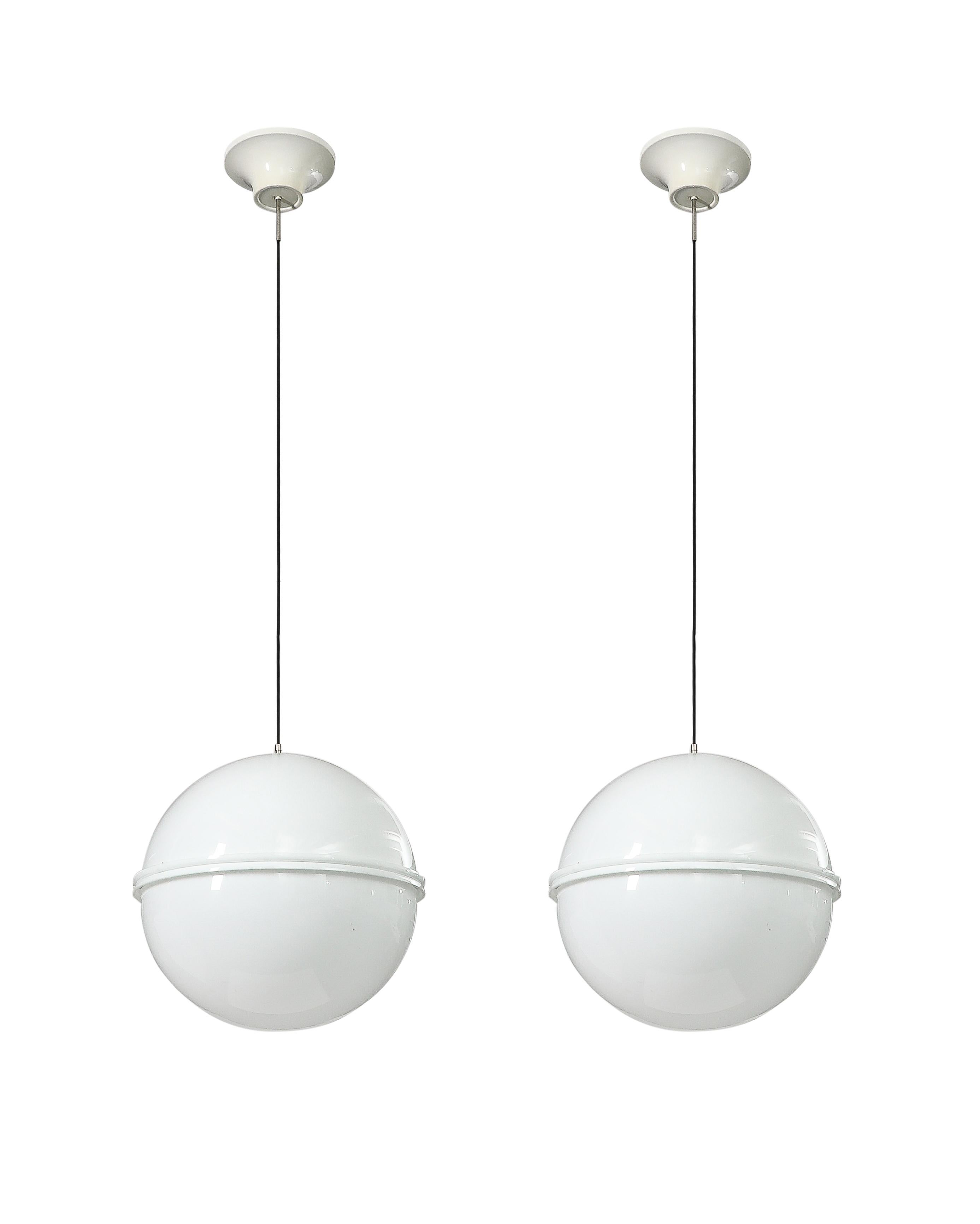 Il prezzo è individuale; ne sono disponibili due.

Lampade da soffitto uniche di Kartell. Le corde possono essere regolate fino a 9 piedi.