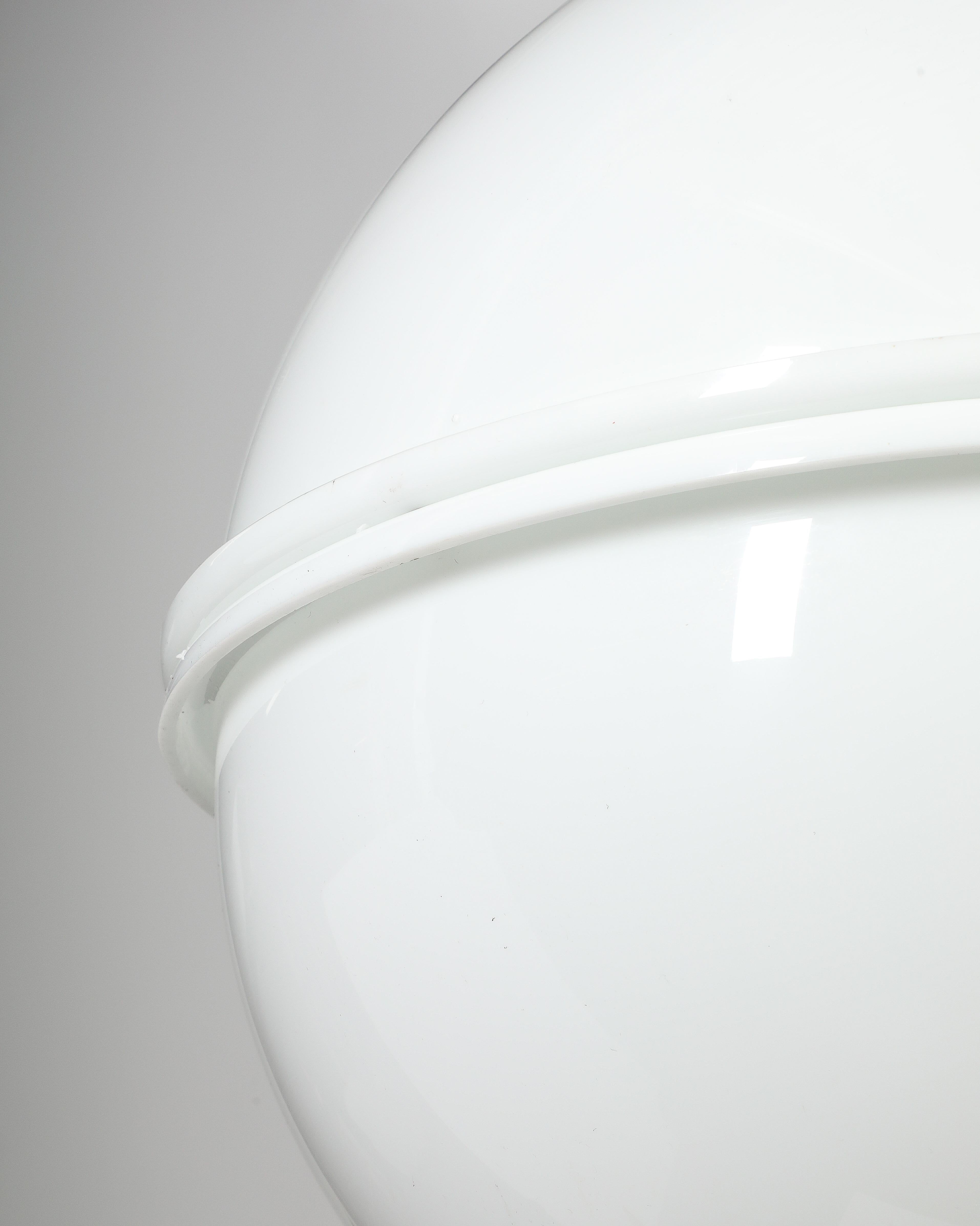 Ciondoli sferici in acrilico bianco, Kartell, c. 1973 in vendita 1