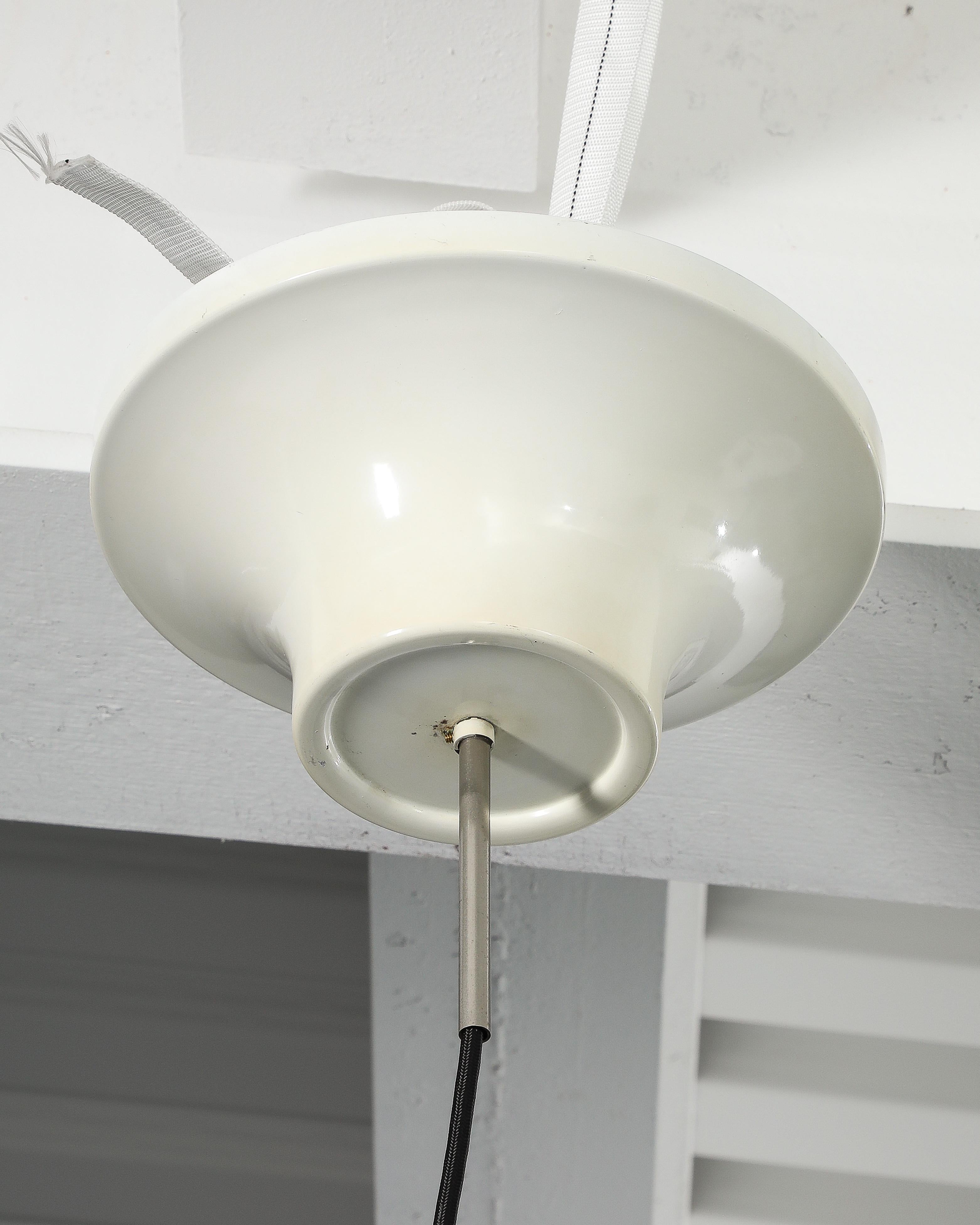 Ciondoli sferici in acrilico bianco, Kartell, c. 1973 in vendita 2