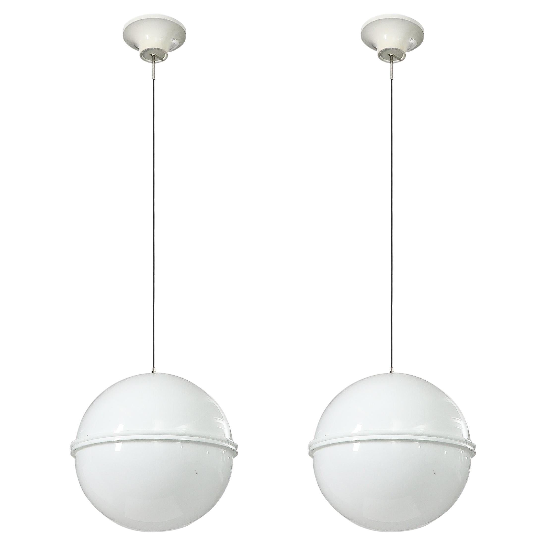 Ciondoli sferici in acrilico bianco, Kartell, c. 1973 in vendita