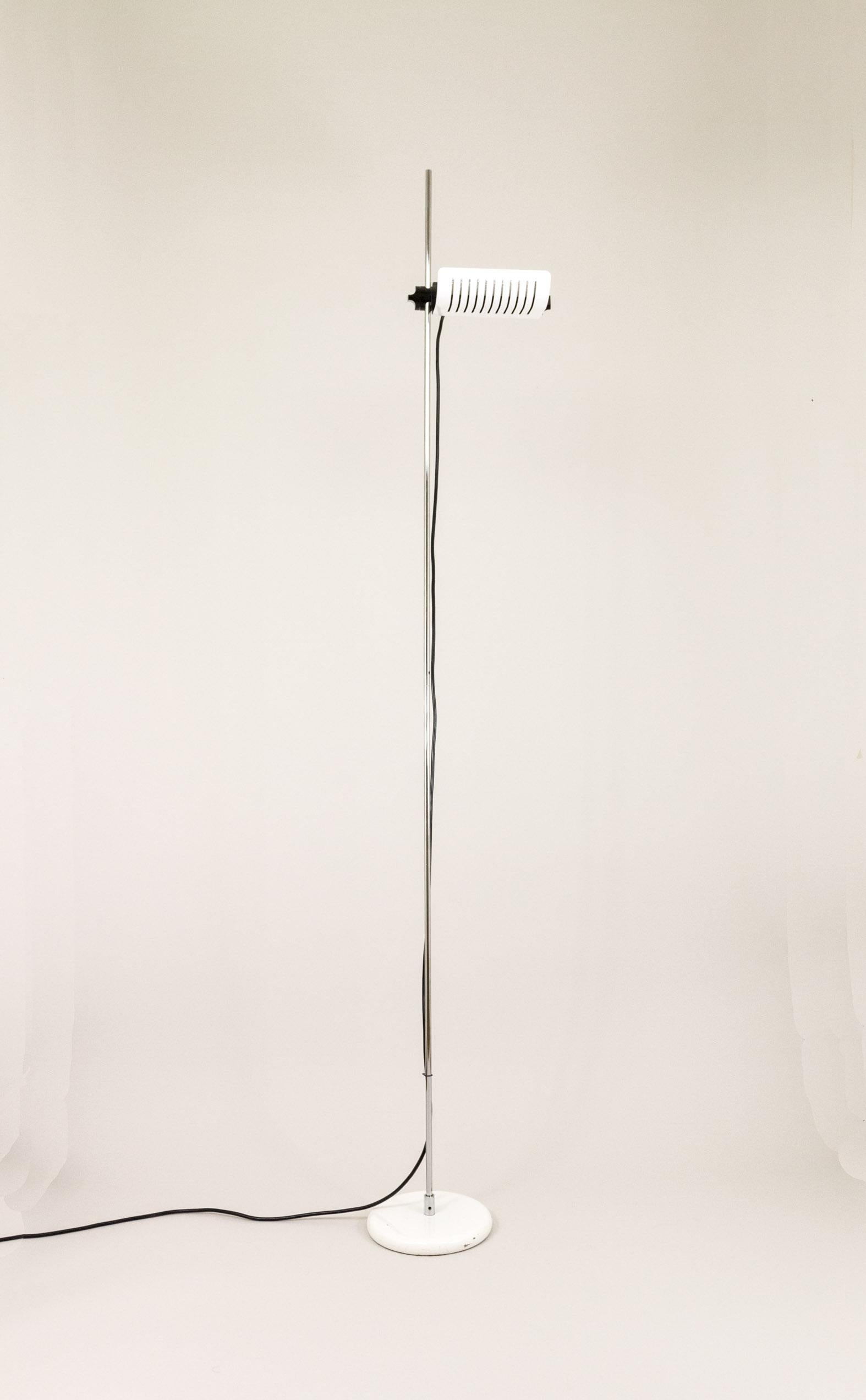 In 1970 Joe Colombo designed Model 626, a floor lamp immediately nicknamed ‘Alogena’ or ‘Colombo’.

According to MarCo Romanelli, author of the book ‘Joe Colombo: Lighting Design + Interior Design’, Model 626 “was the first domestic light with a