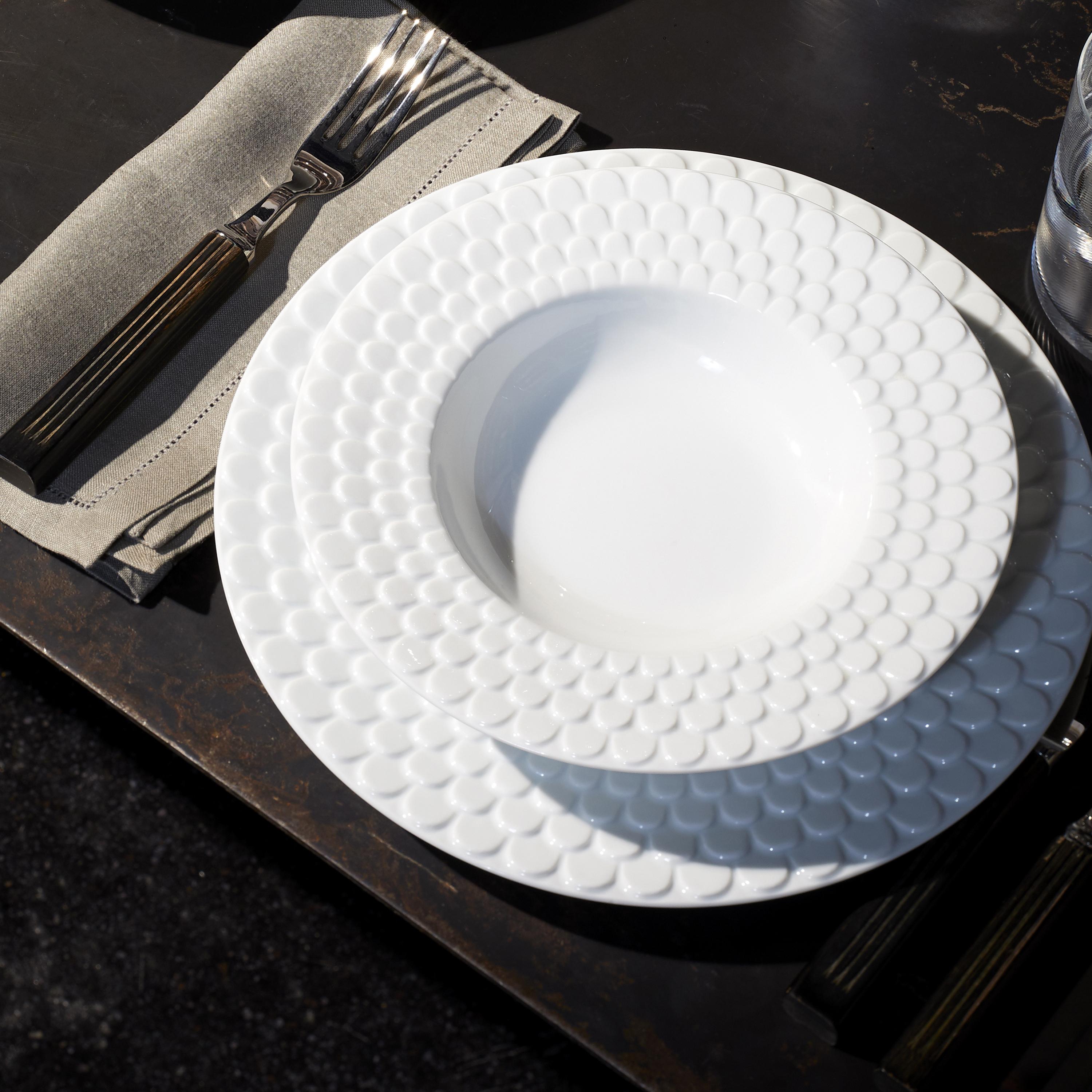 Set di stoviglie Aegean bianco In condizioni Nuovo in vendita a Irving, TX