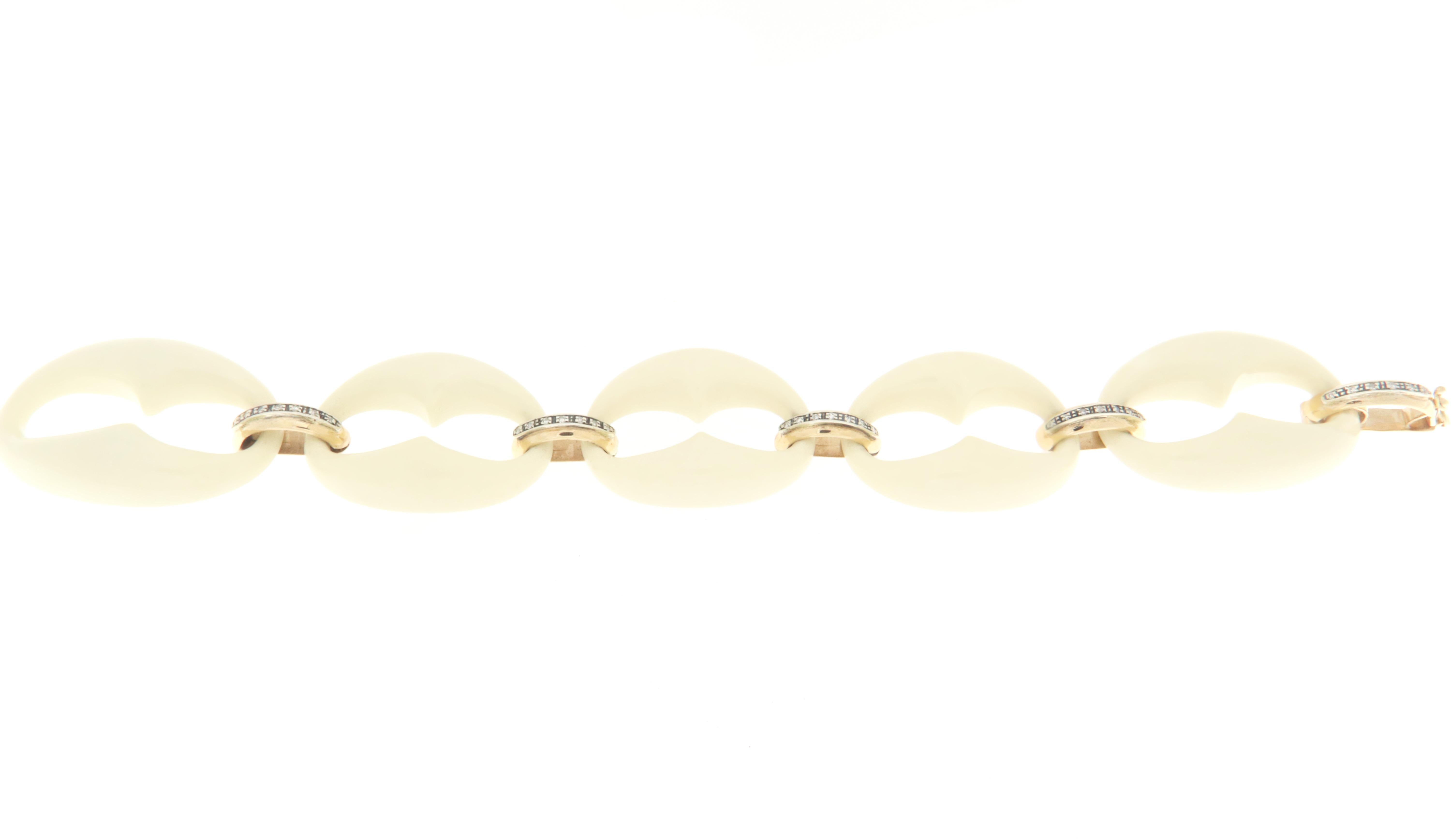White Agate 14 Karat Yellow Gold Diamonds Cuff Bracelet In New Condition For Sale In Marcianise, IT