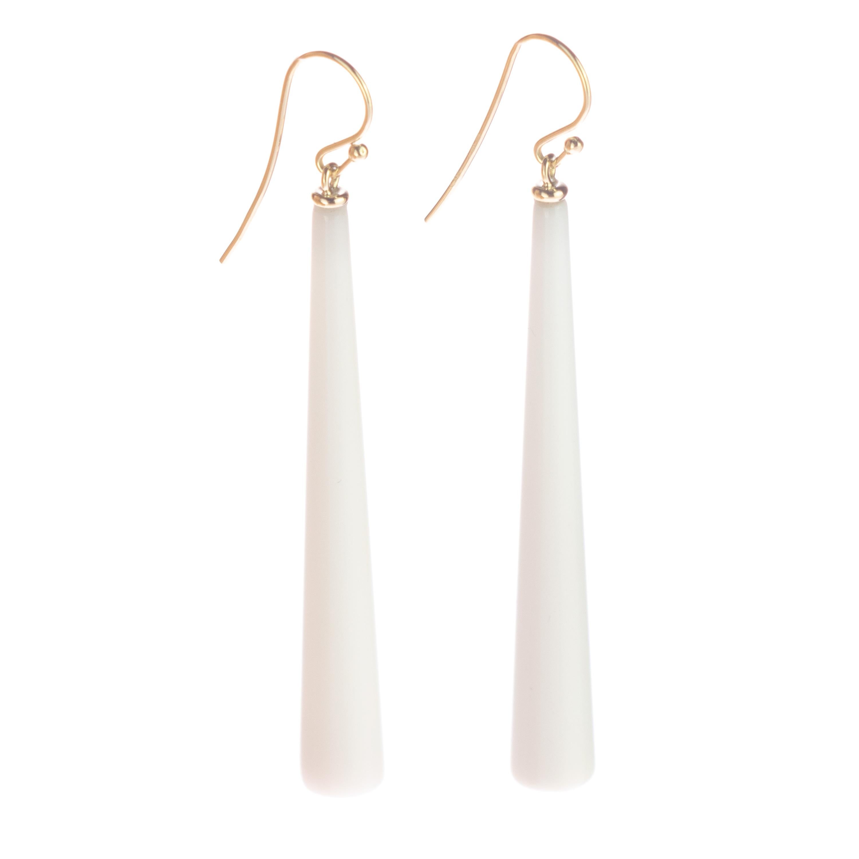 Donna Orecchini da cocktail in agata bianca in oro 18 carati a goccia piatta e affilata in vendita
