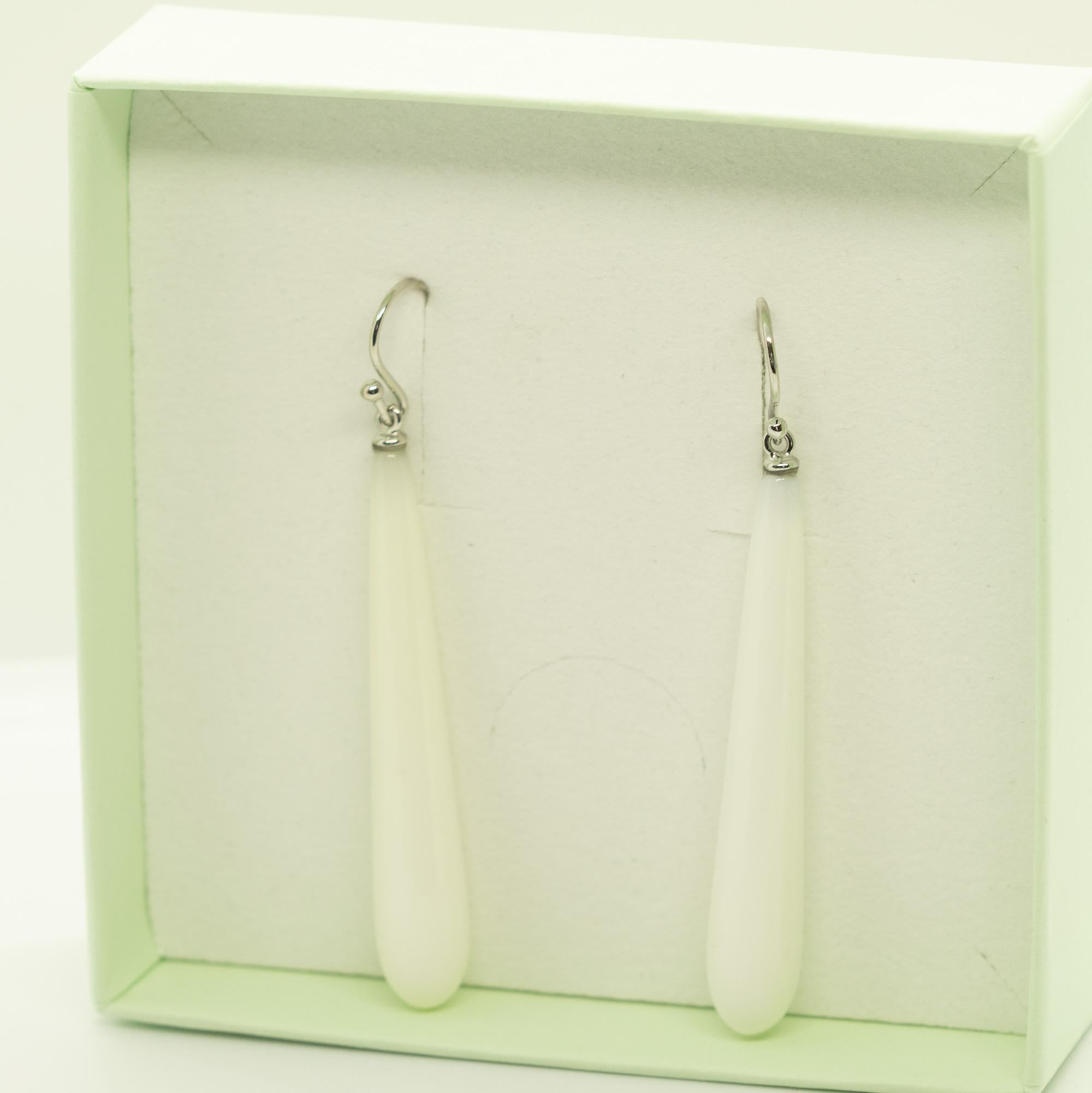 Mixed Cut White Agate 18 Karat White Gold Bold Tear Drop Dangle Cocktail Earrings For Sale