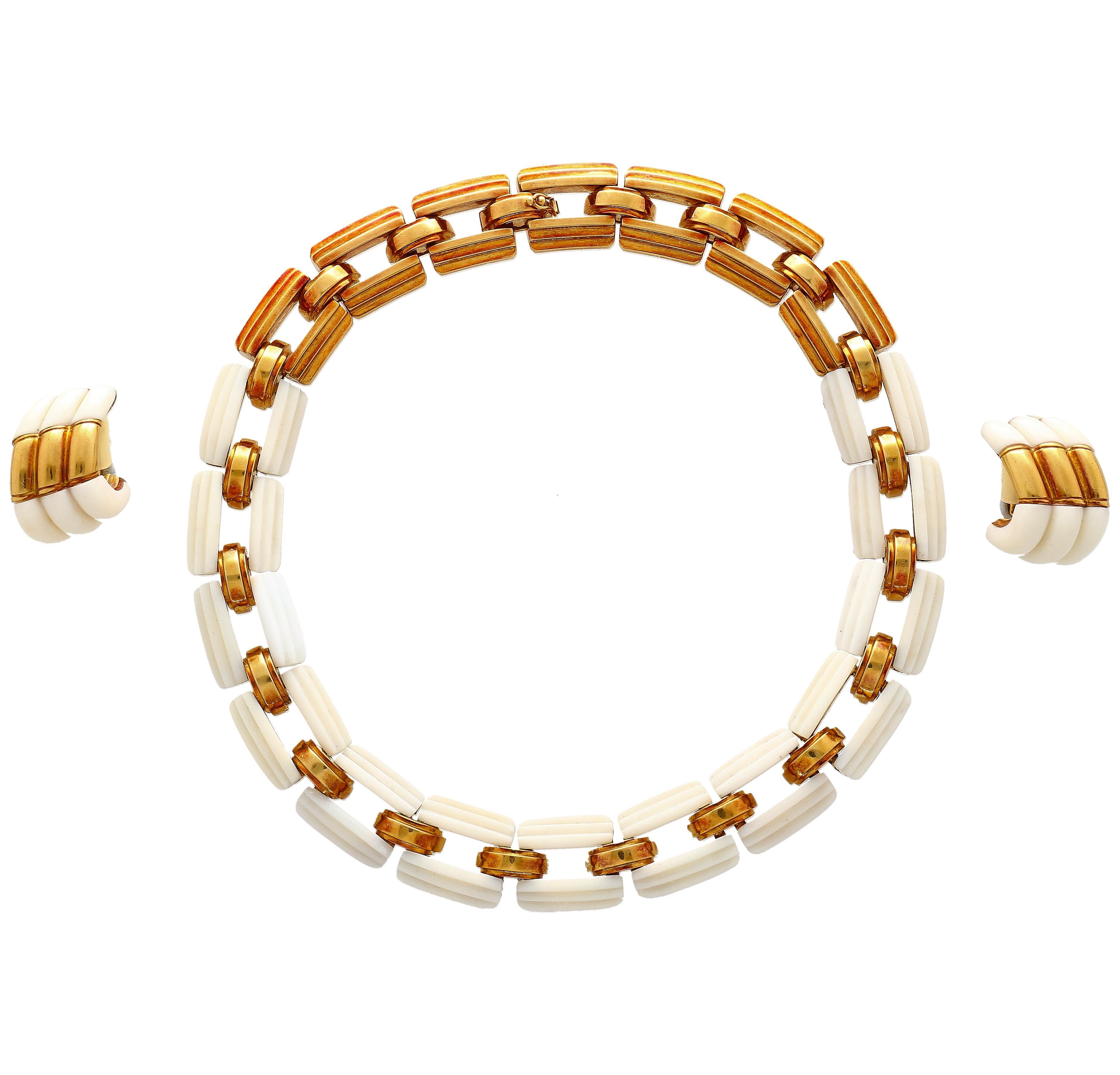 Parure de boucles d'oreilles et de colliers à maillons en Agate blanche et or jaune 18K en vente 9