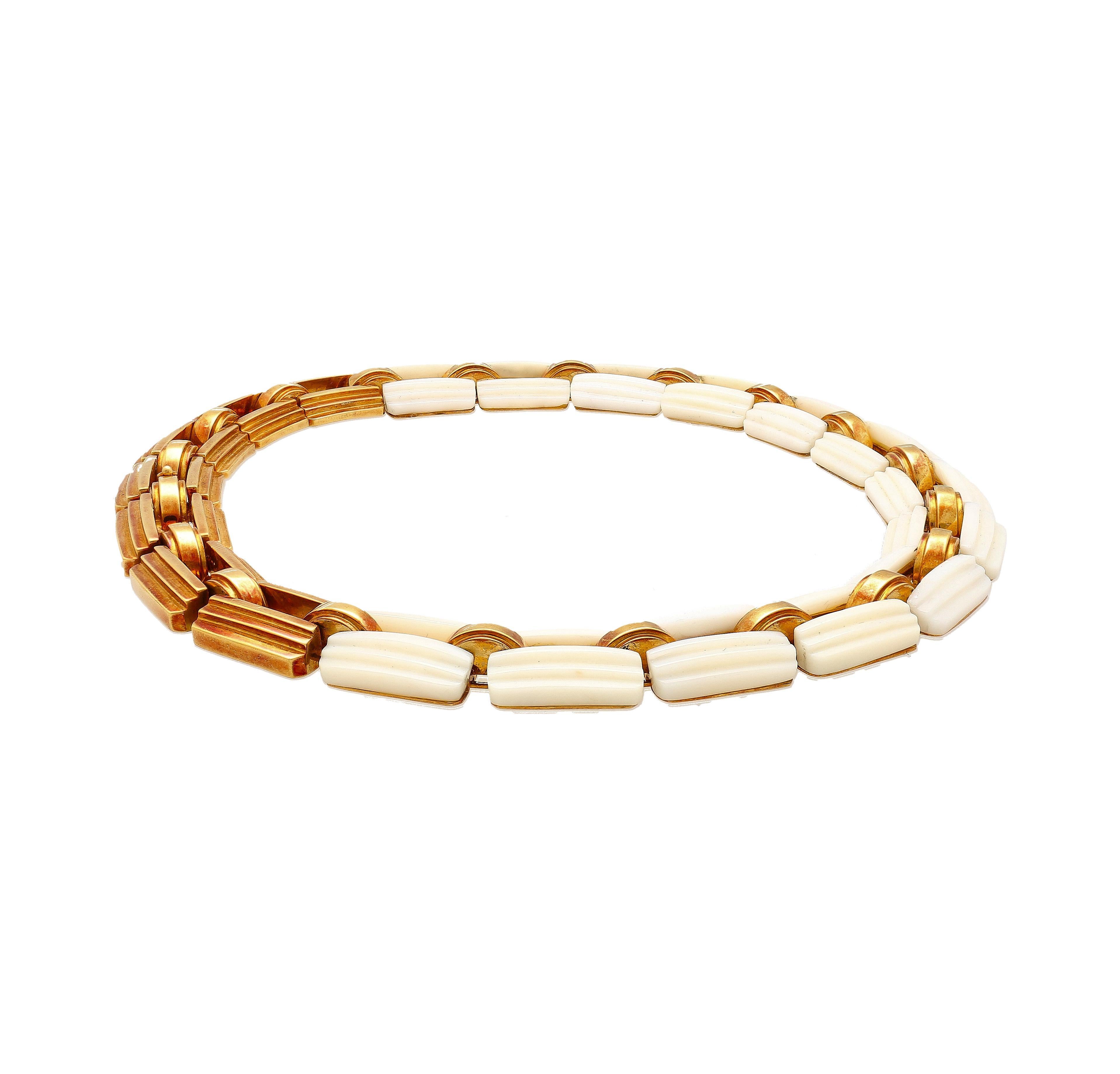 Taille ovale Parure de boucles d'oreilles et de colliers à maillons en Agate blanche et or jaune 18K en vente