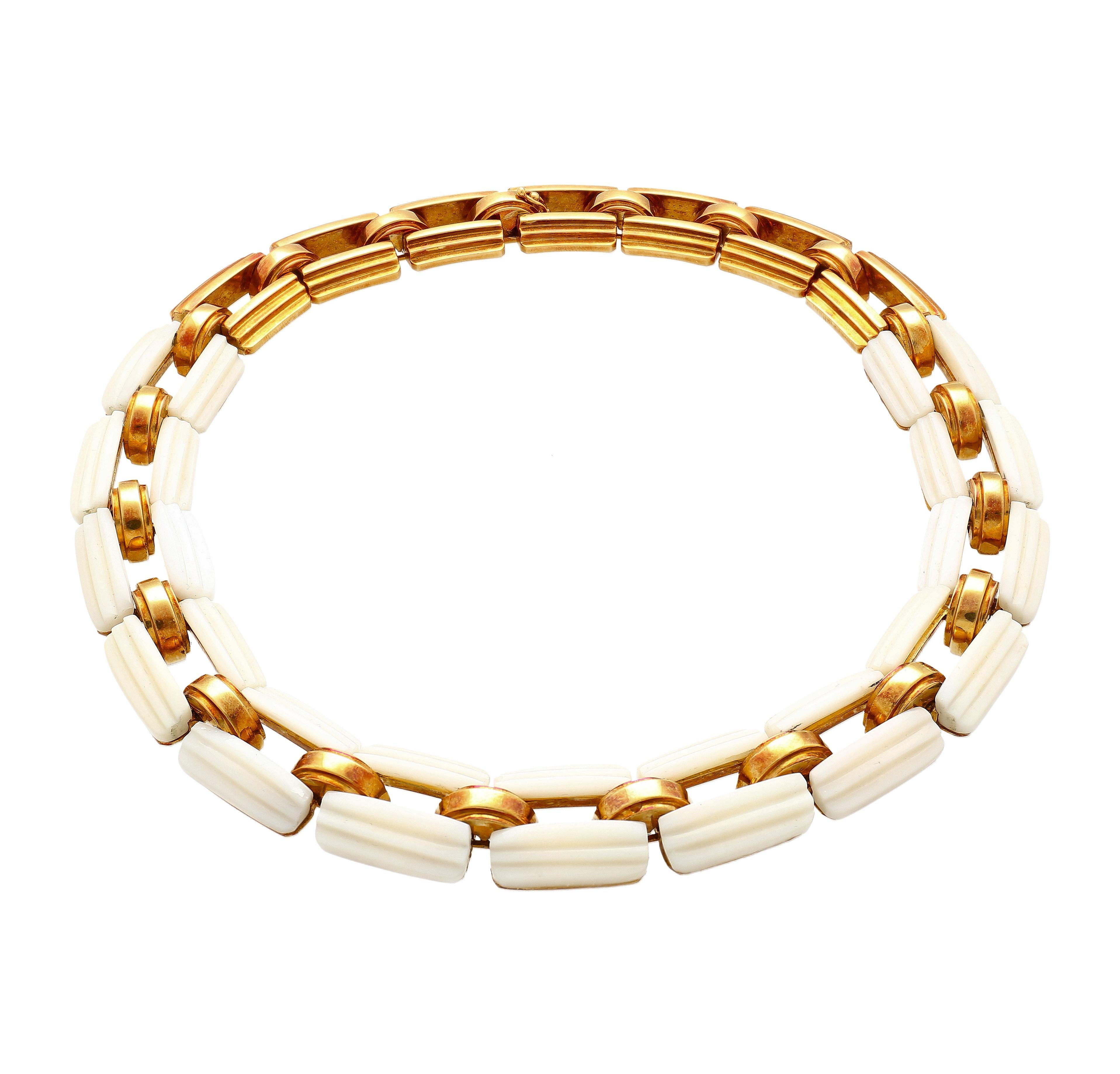 Parure de boucles d'oreilles et de colliers à maillons en Agate blanche et or jaune 18K en vente 1