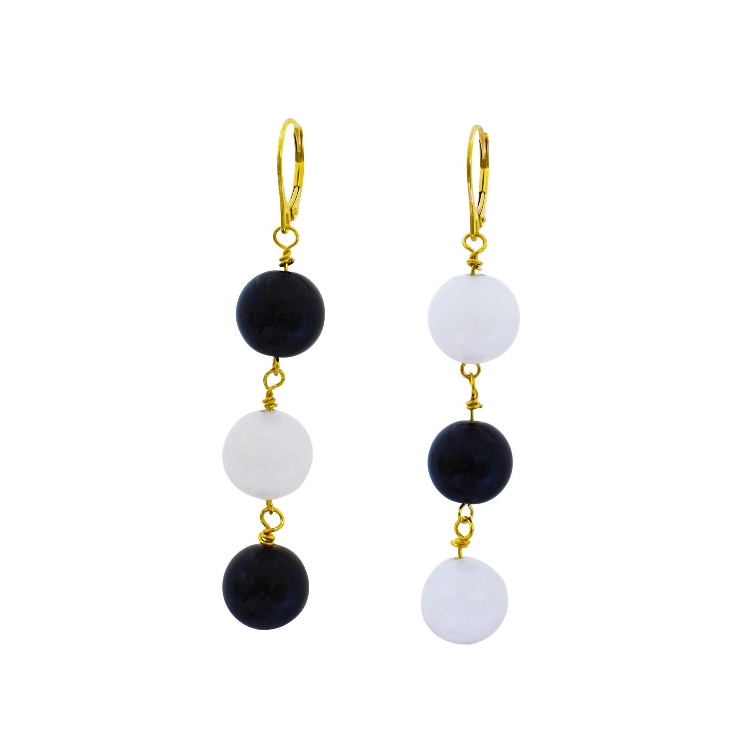 No story on colour is complete without black and white. Solid onyx and white agate are placed to form opposing views. Black and white are nature's greatest creations they are our benchmarks for understanding all of colour and all of