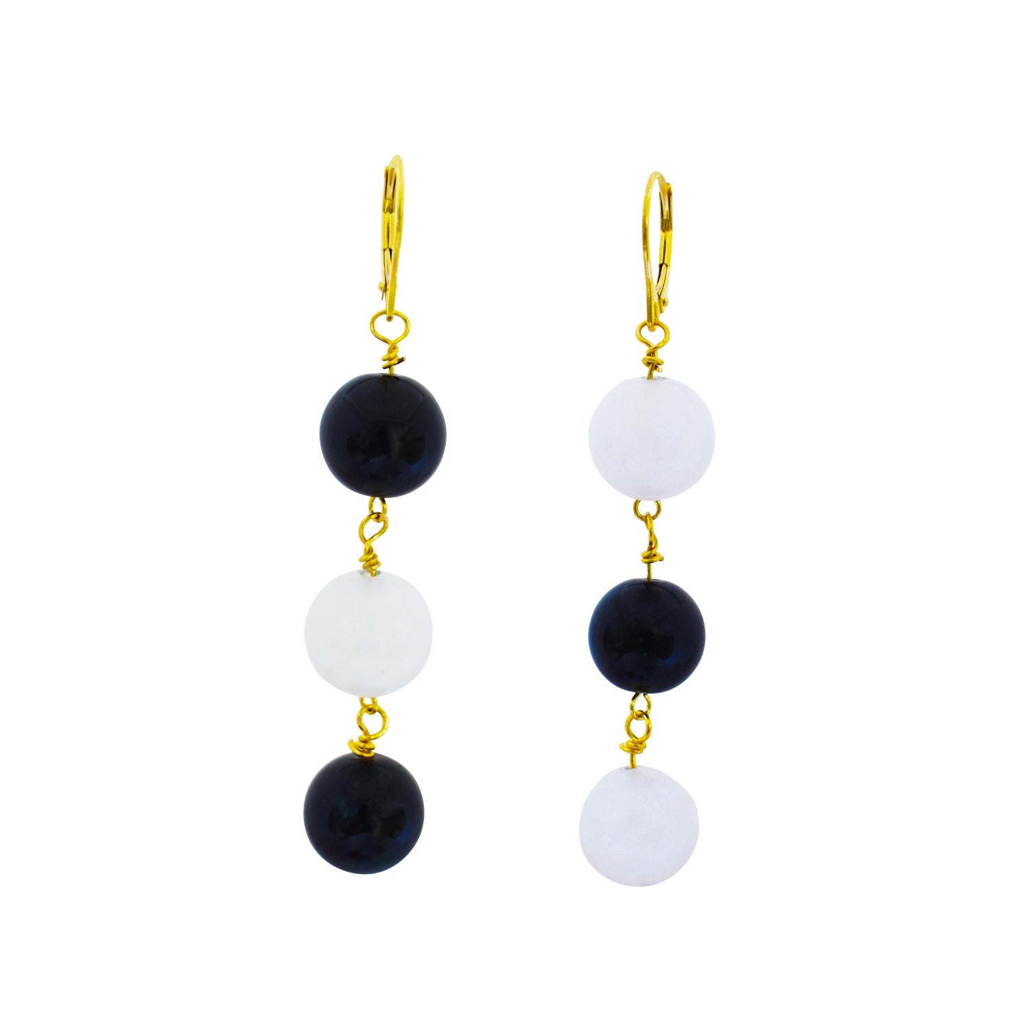 Modern White Agate and Black Onyx Yellow Gold Earrings For Sale
