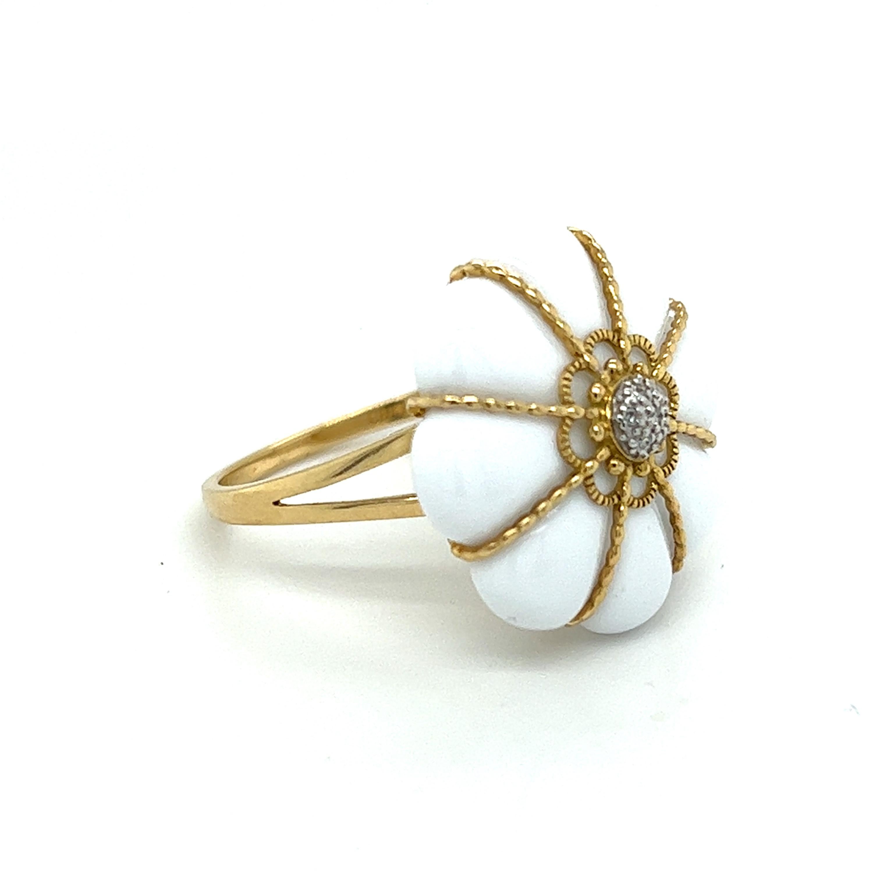 Contemporary White Agate and Diamond Flower Ring in 18k Yellow Gold For Sale