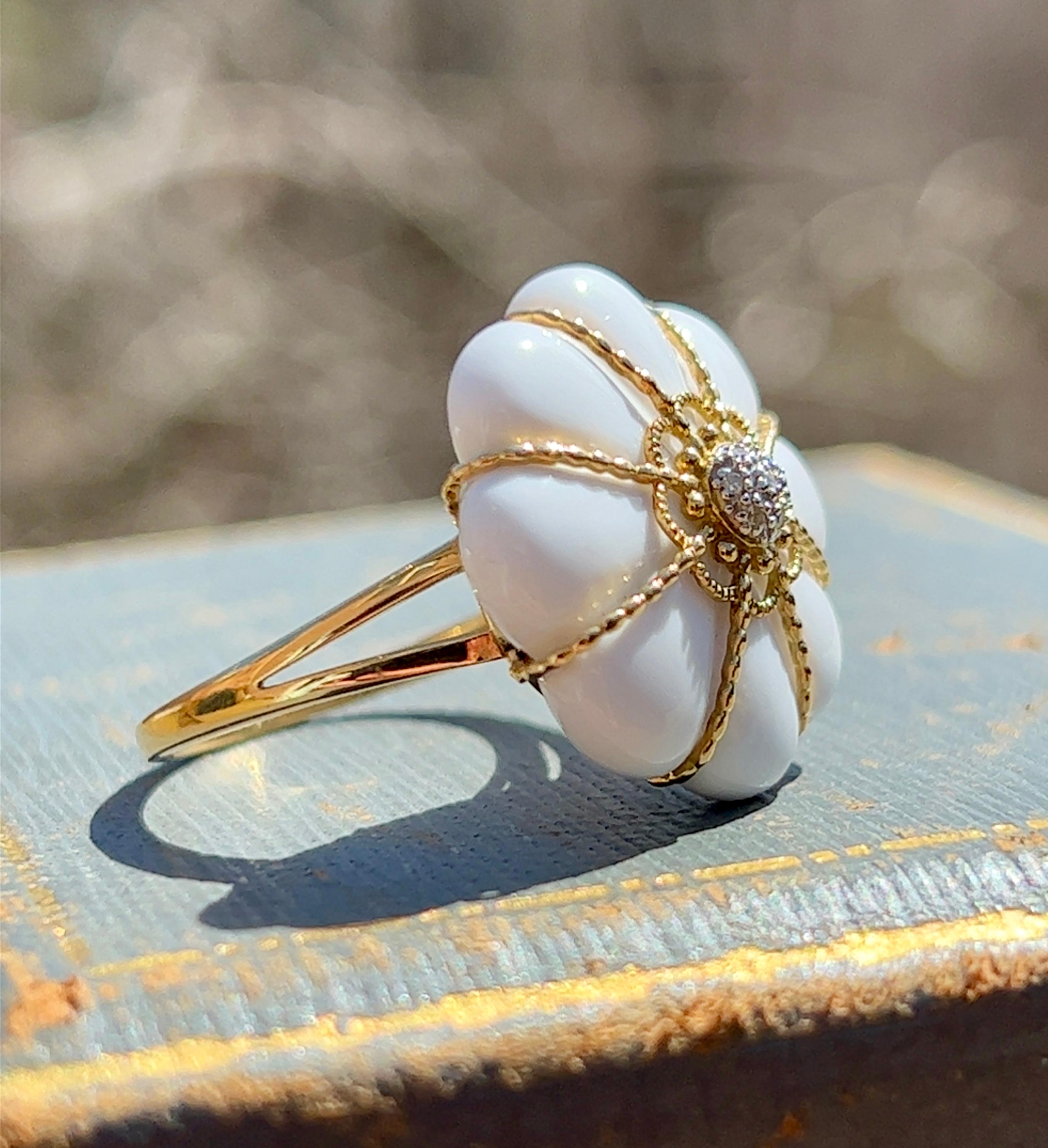 Round Cut White Agate and Diamond Flower Ring in 18k Yellow Gold For Sale