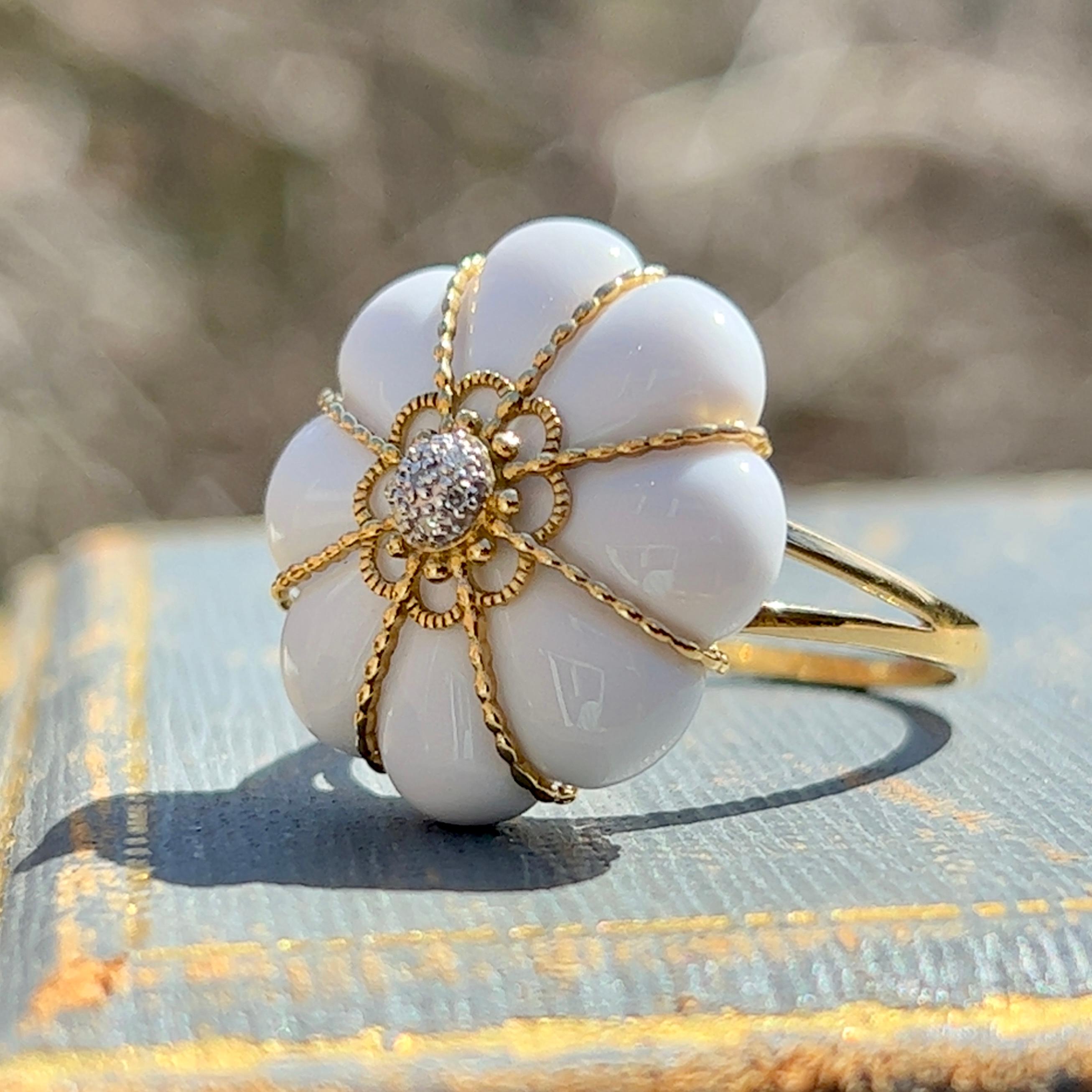White Agate and Diamond Flower Ring in 18k Yellow Gold For Sale 2