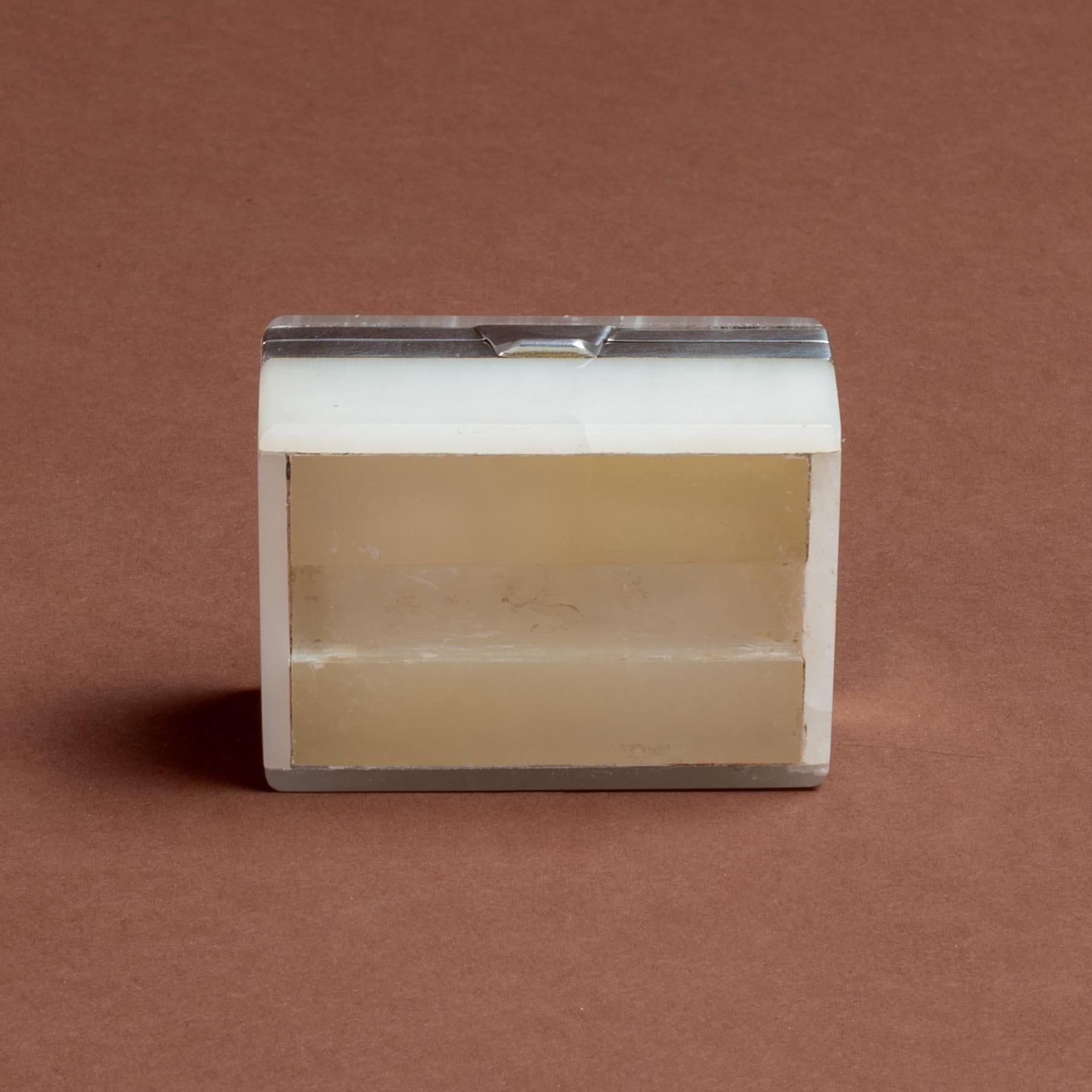 White Agate and Sterling Silver Box, Hallmarked London 1919 For Sale 5