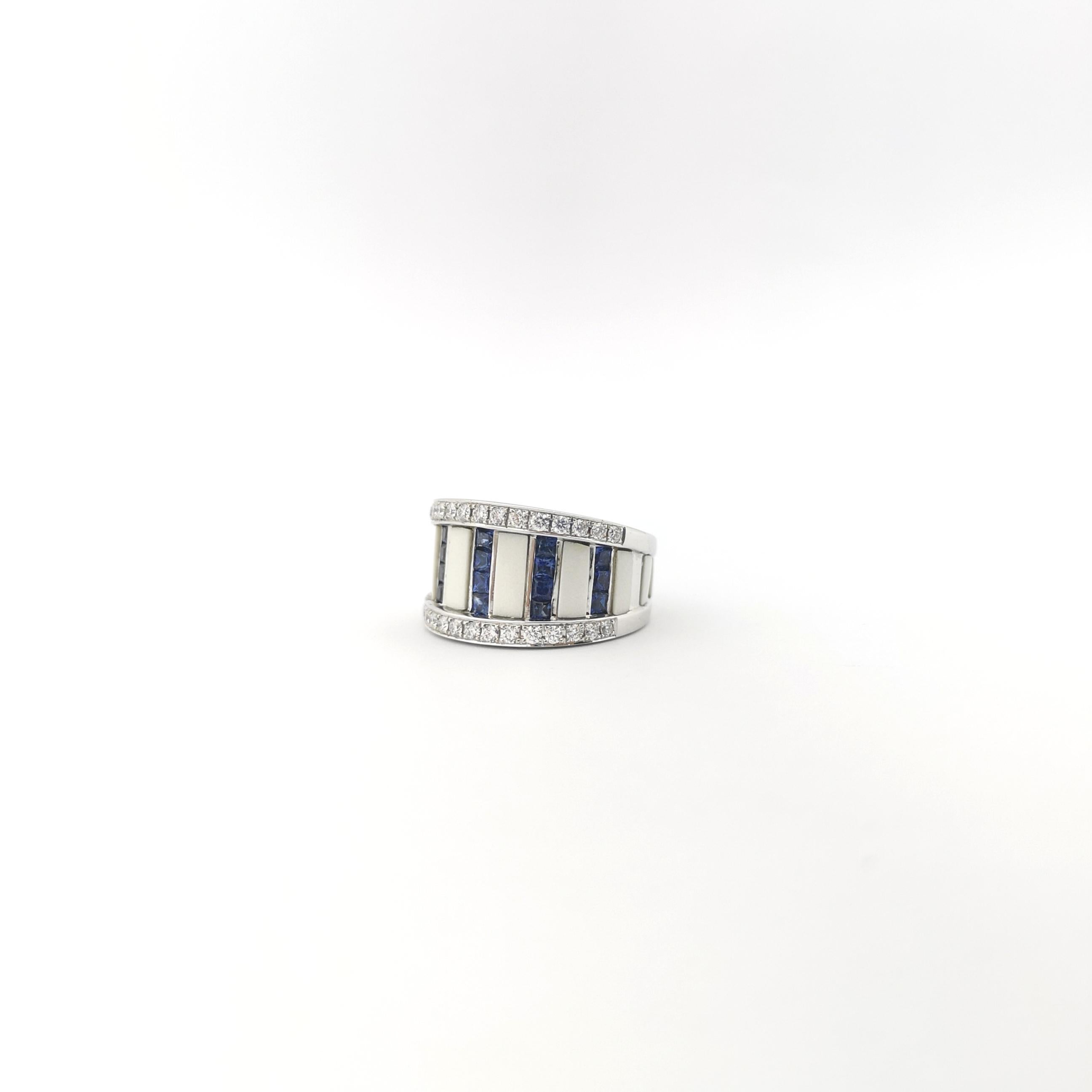 White Agate, Blue Sapphire and Diamond Ring set in 18K White Gold Settings For Sale 3