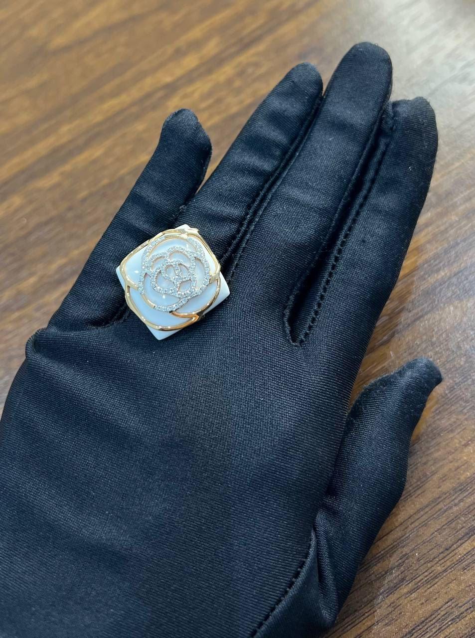 White Agate Diamond 18 Karat Rose Gold Rose Theme Flowers Floral Statement Ring In New Condition For Sale In Oakton, VA
