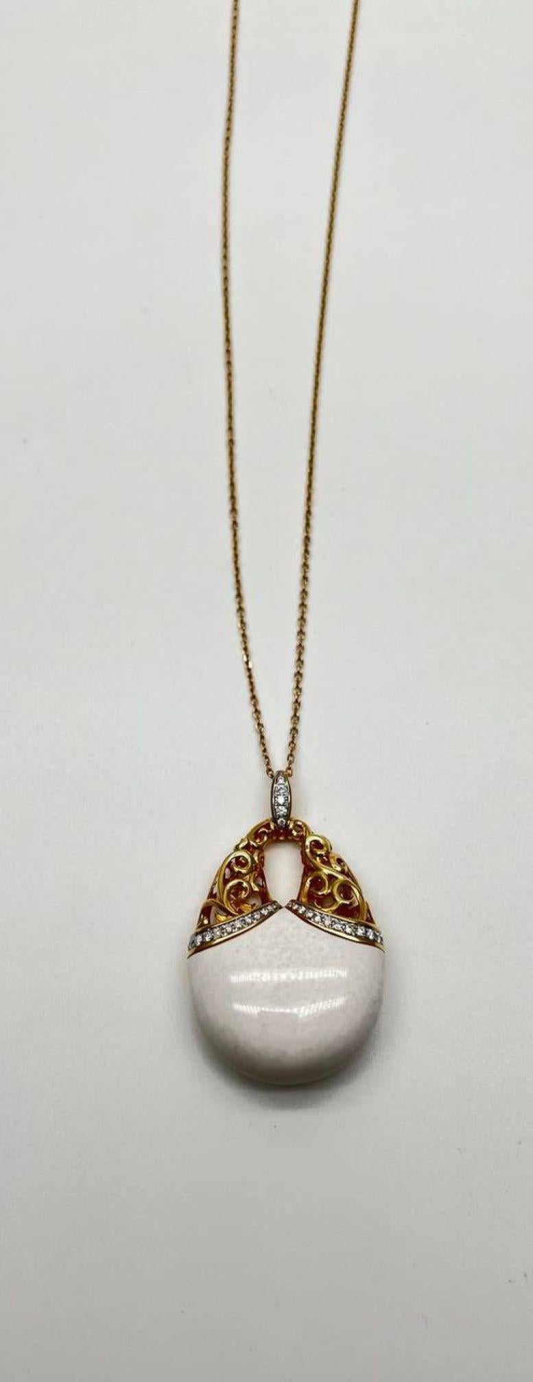 Taglio ovale Agata bianca Diamante Oro rosa 18 carati Simbolo unico Collana con ciondolo in vendita