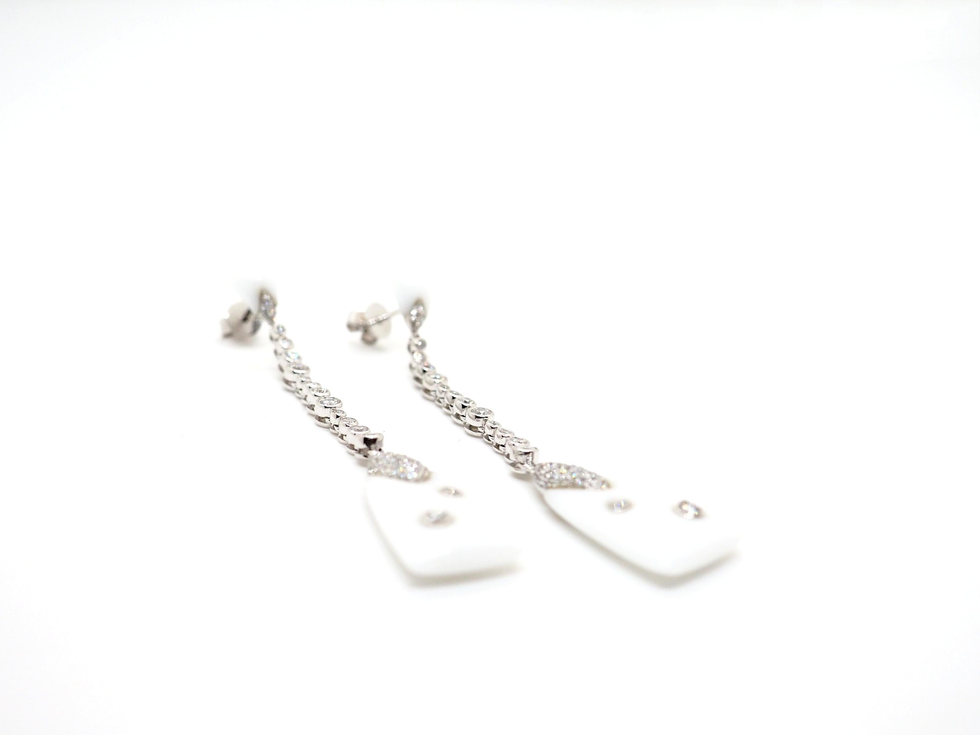 Brilliant Cut White Agate Diamond Drop Earrings 18 Karat White Gold For Sale