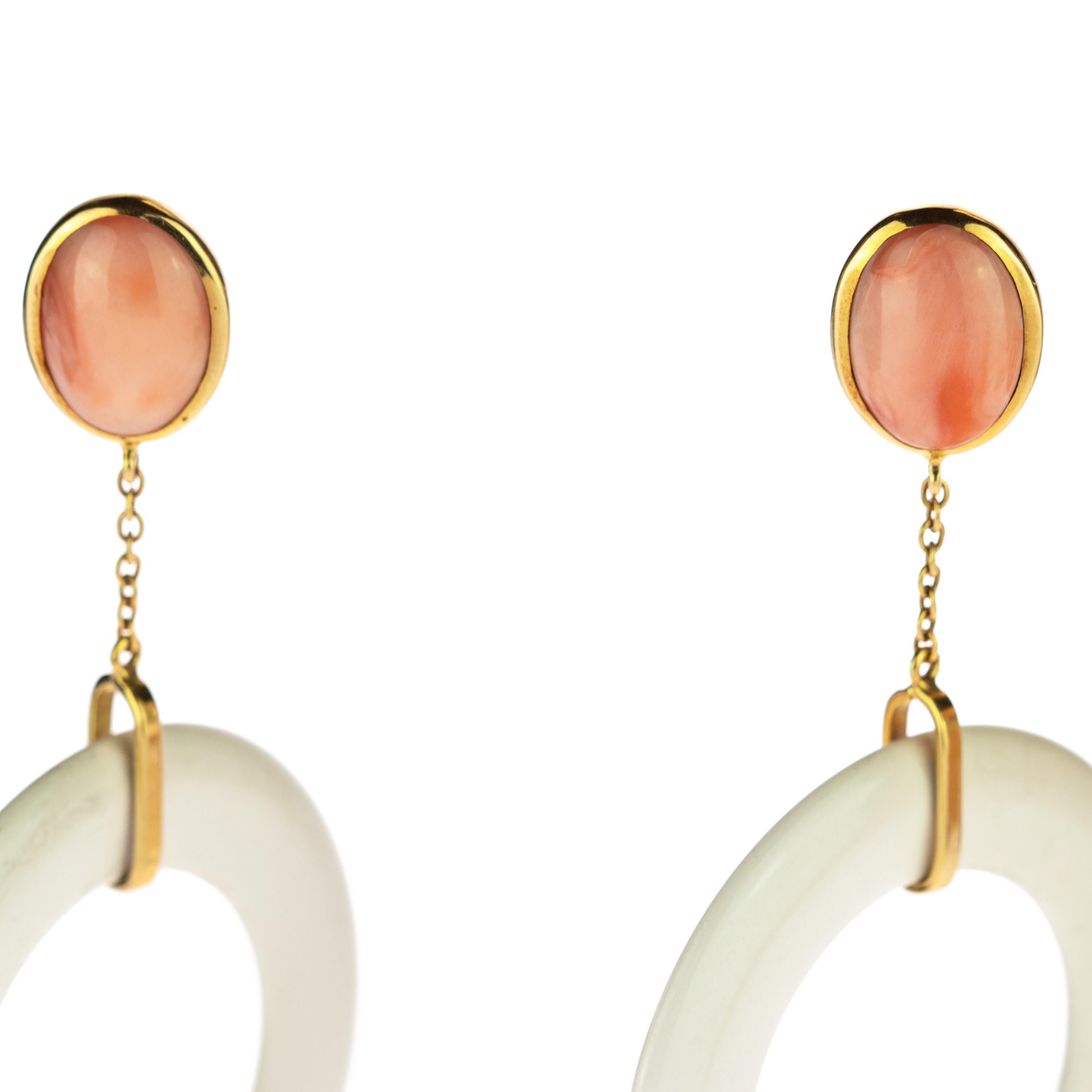 White Agate Donut Oval Pink Coral 18 Karat Yellow Gold Dangle Drop Earrings In New Condition For Sale In Milano, IT