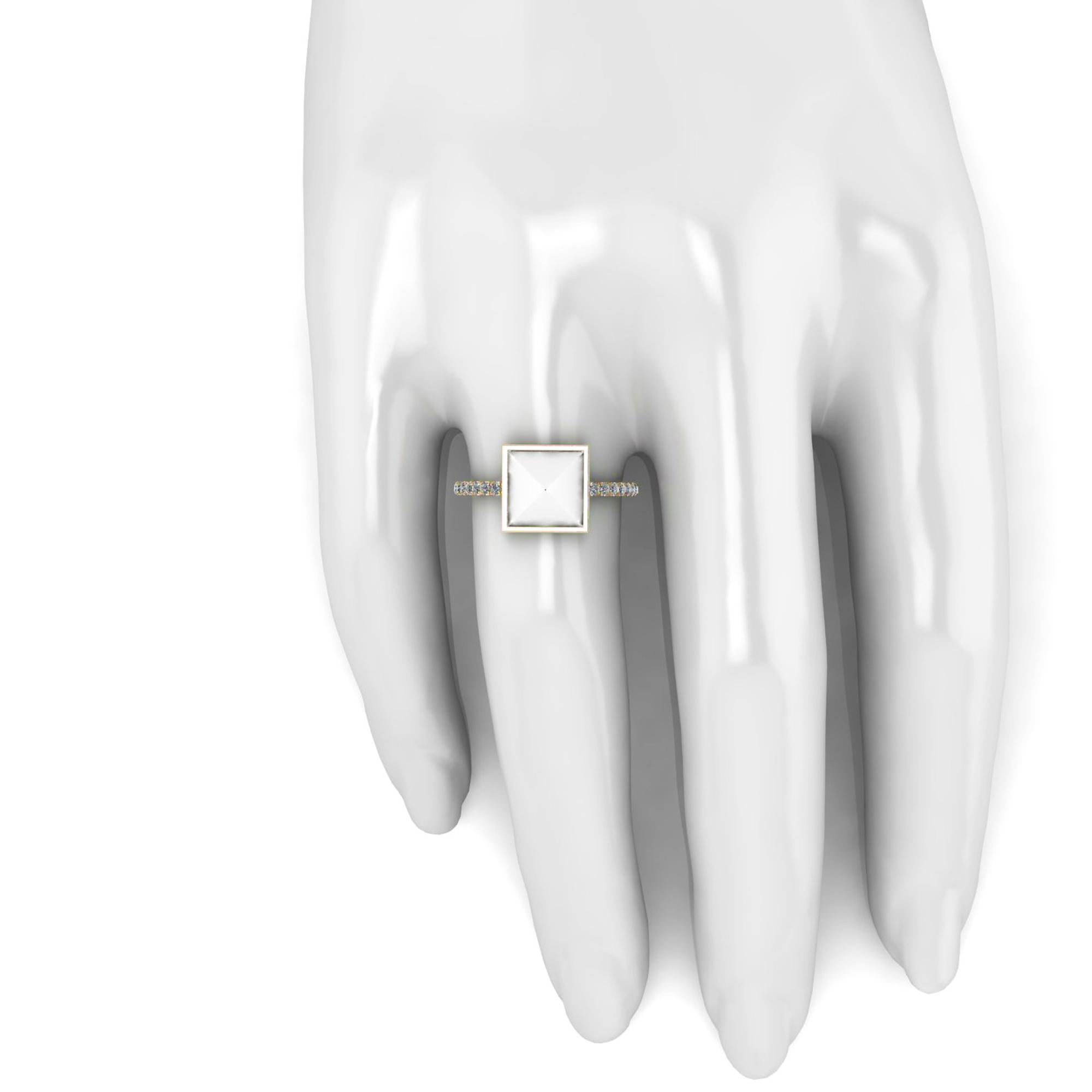 Round Cut White Agate Pyramid White Diamonds 18 Karat Yellow Gold Ring For Sale