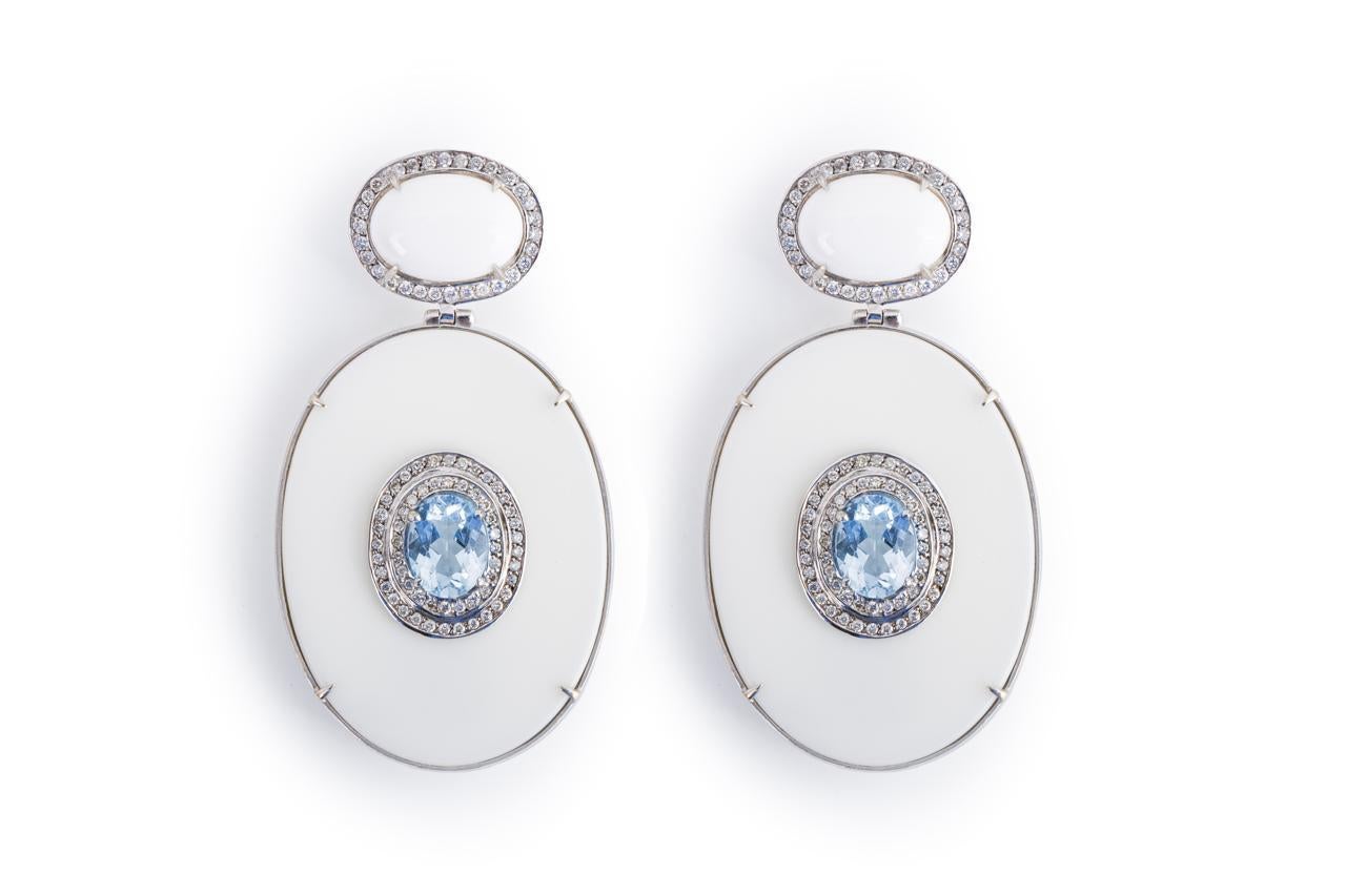 White Agate, Sky Topaz And White Diamonds Pave Drop Earrings / 18k White Gold

White Agate * Sky Topaz 4.88 Ct
* White Diamonds 1.32 Ct
