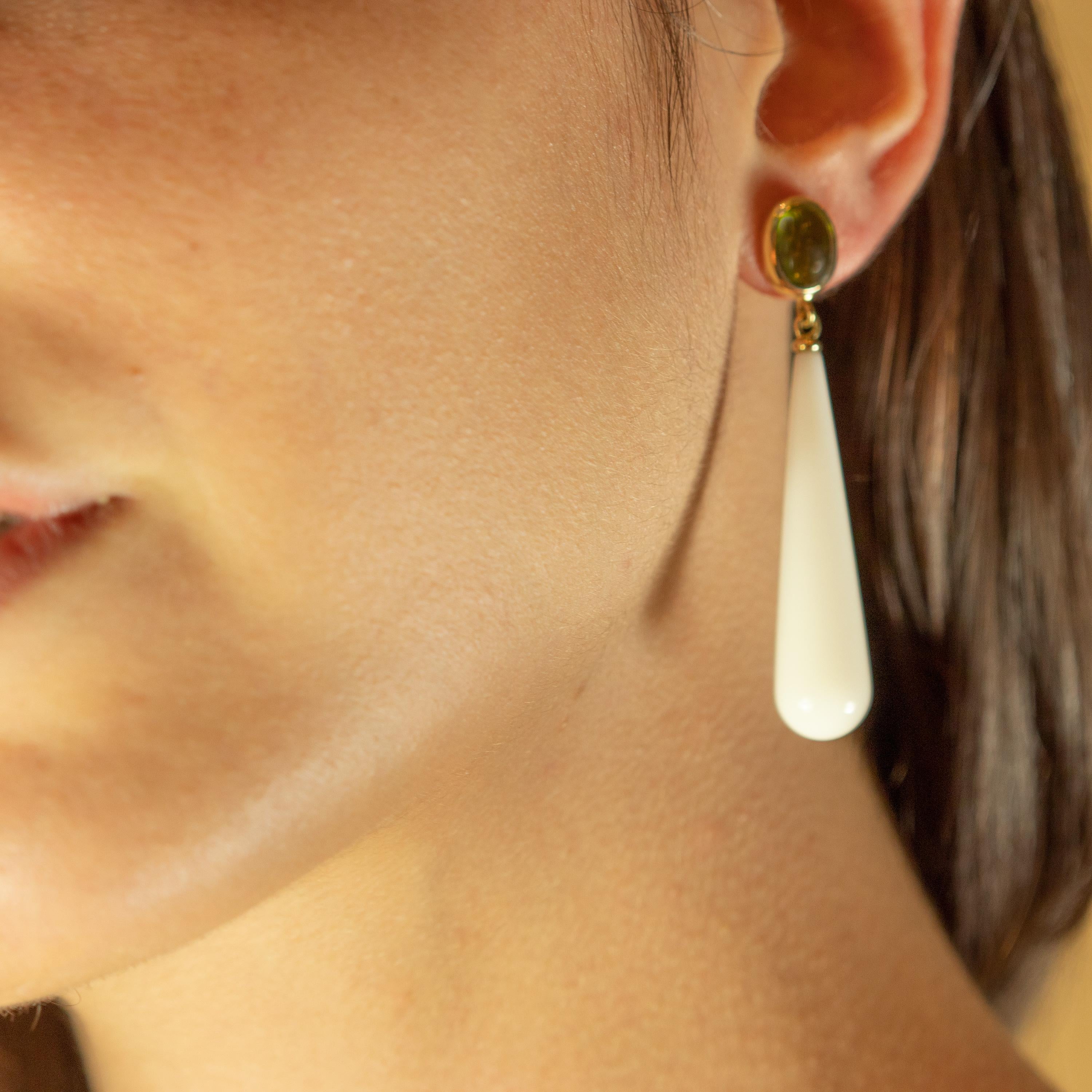 White Agate Teardrop Peridot Oval 18 Karat Yellow Gold Stud Craft Long Earrings In New Condition For Sale In Milano, IT