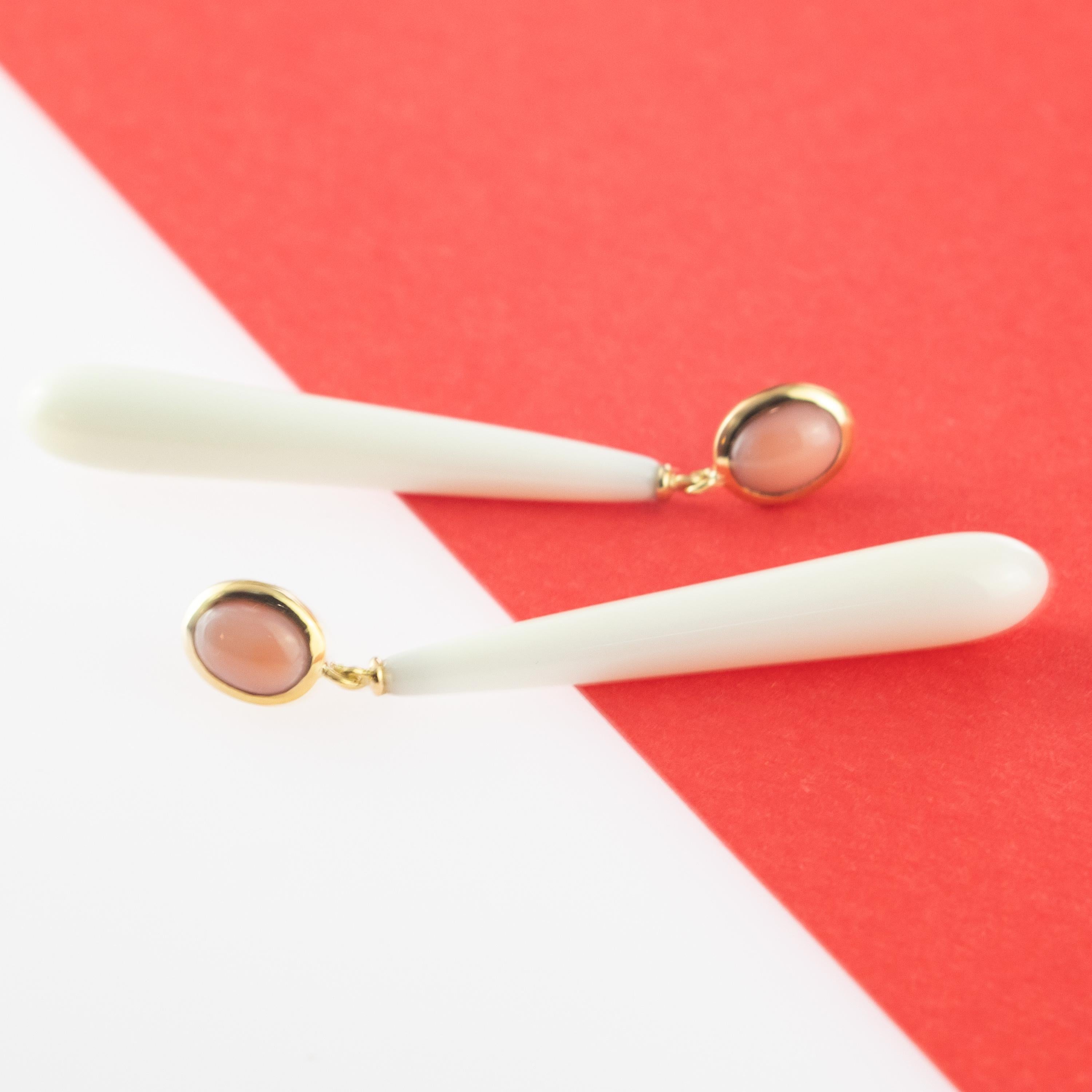 White Agate Teardrop Pink Coral Oval 18 Karat Yellow Gold Drop Long Earrings In New Condition For Sale In Milano, IT