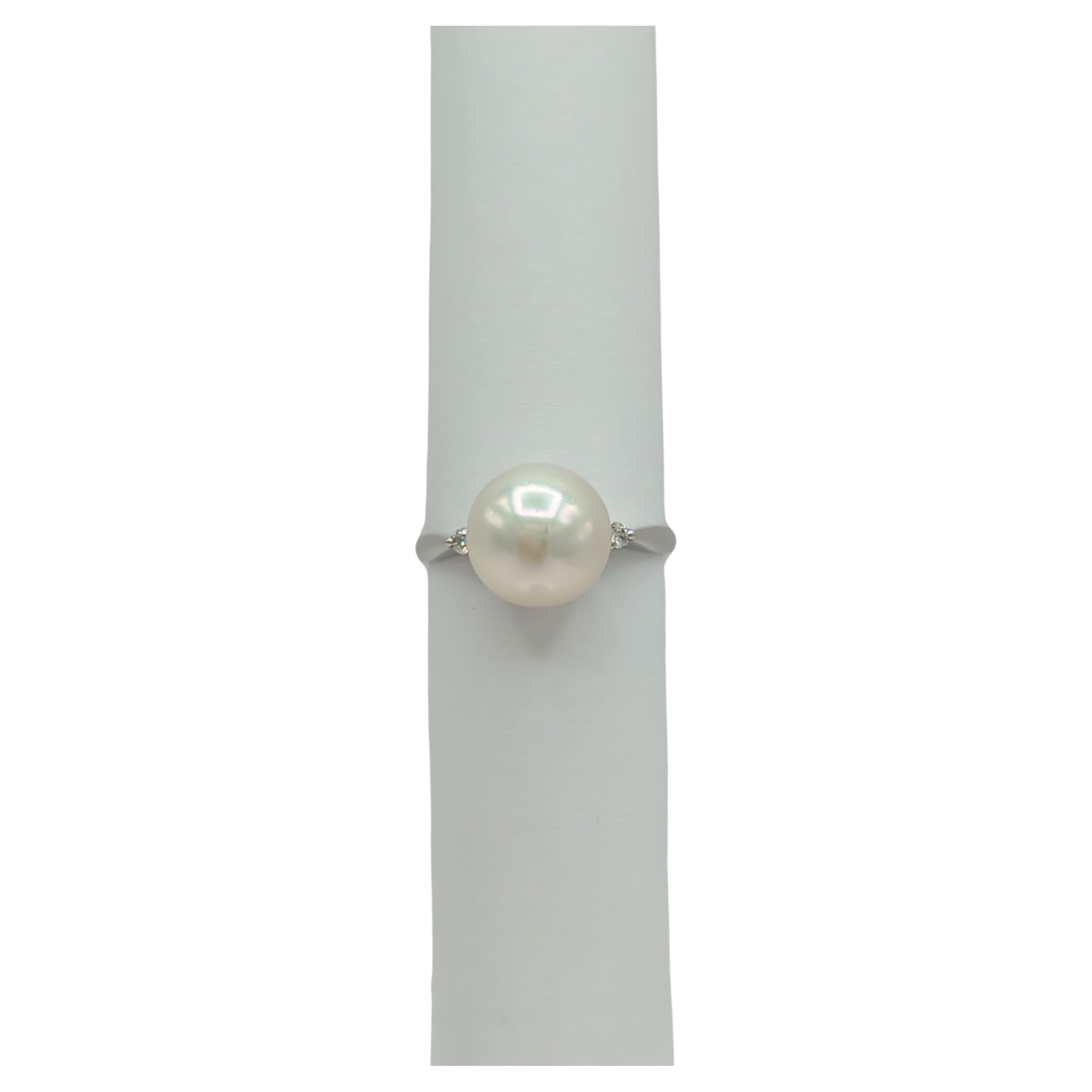 White Akoya Pearl and Diamond Ring in Platinum In New Condition For Sale In Los Angeles, CA