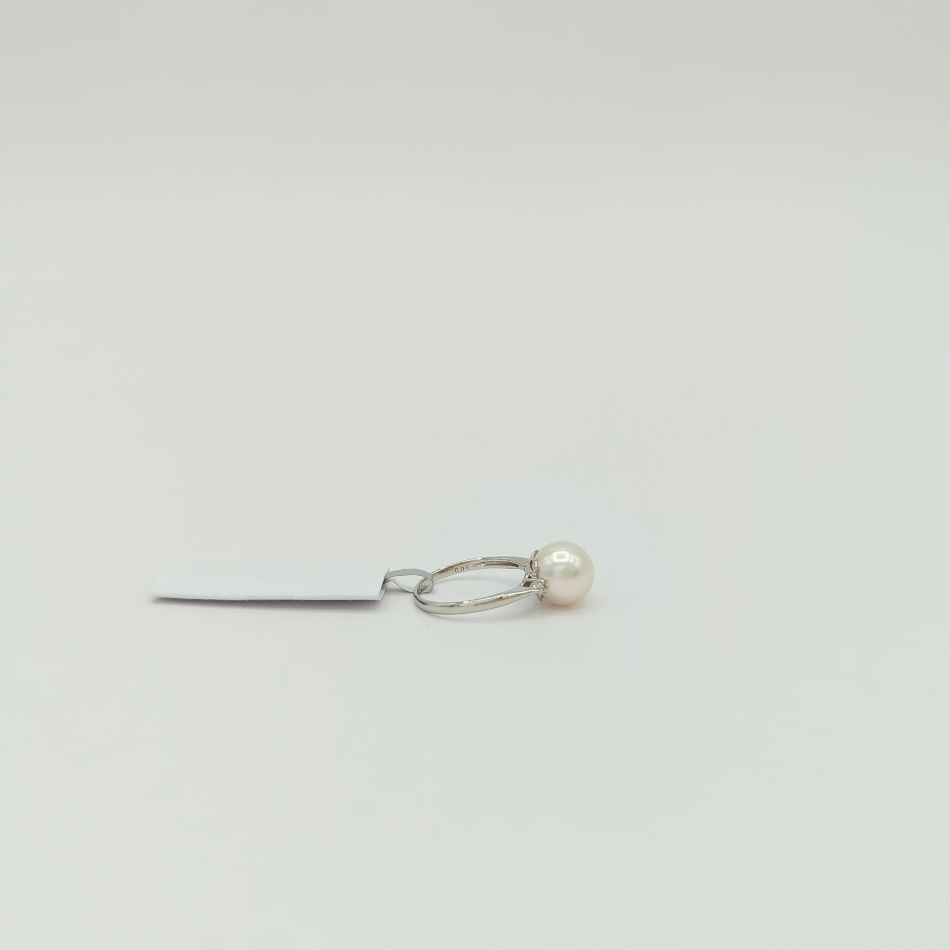 Weißer Akoya-Perlen- und Diamantring aus Platin im Angebot 1