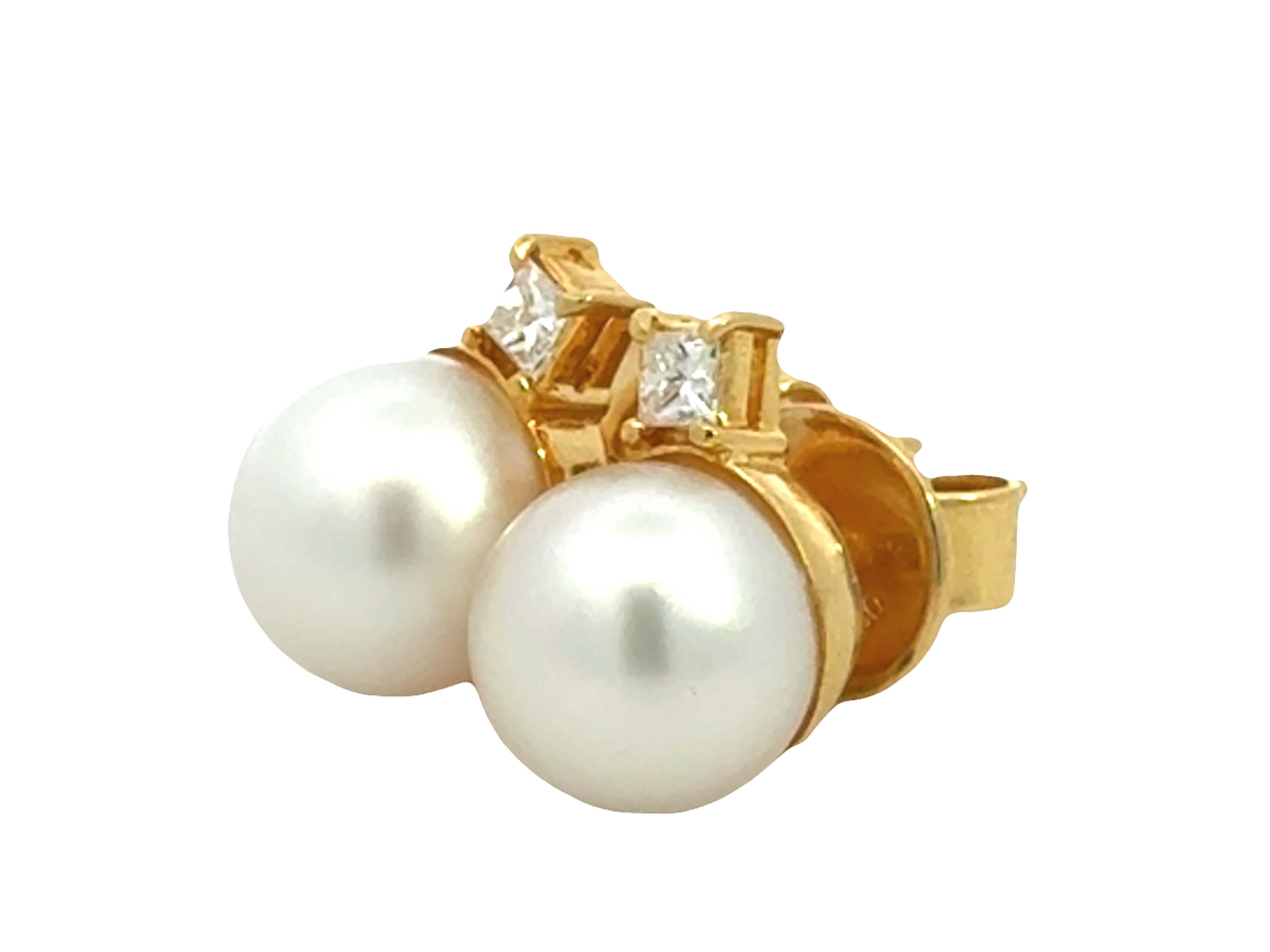 Boucles d'oreilles en or jaune 18K avec perles Akoya blanches et diamants taille princesse en vente 3