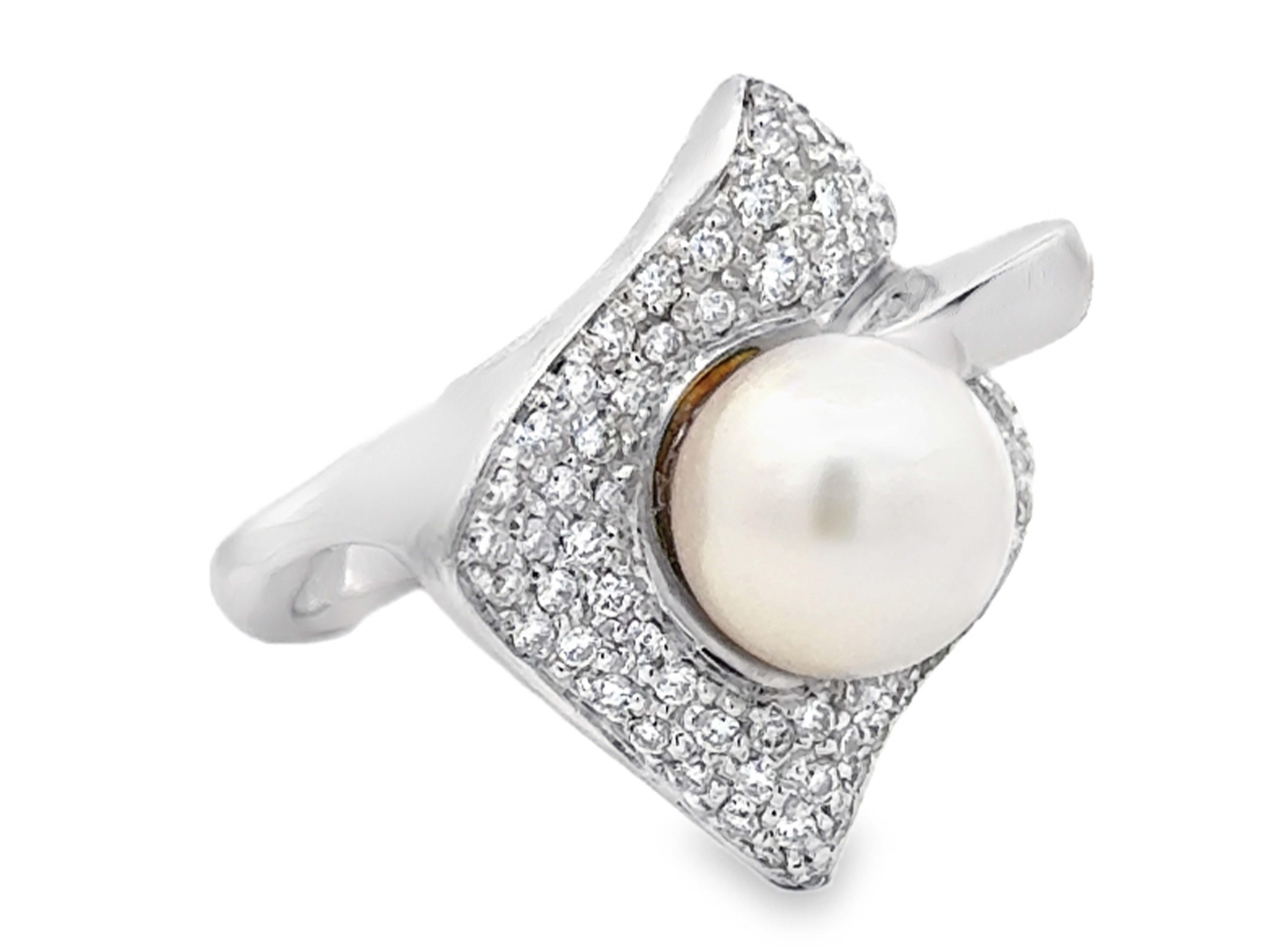 Weißer Akoya-Perlen-Diamantring in Form eines Diamantrings aus 18 Karat Weißgold (Moderne) im Angebot