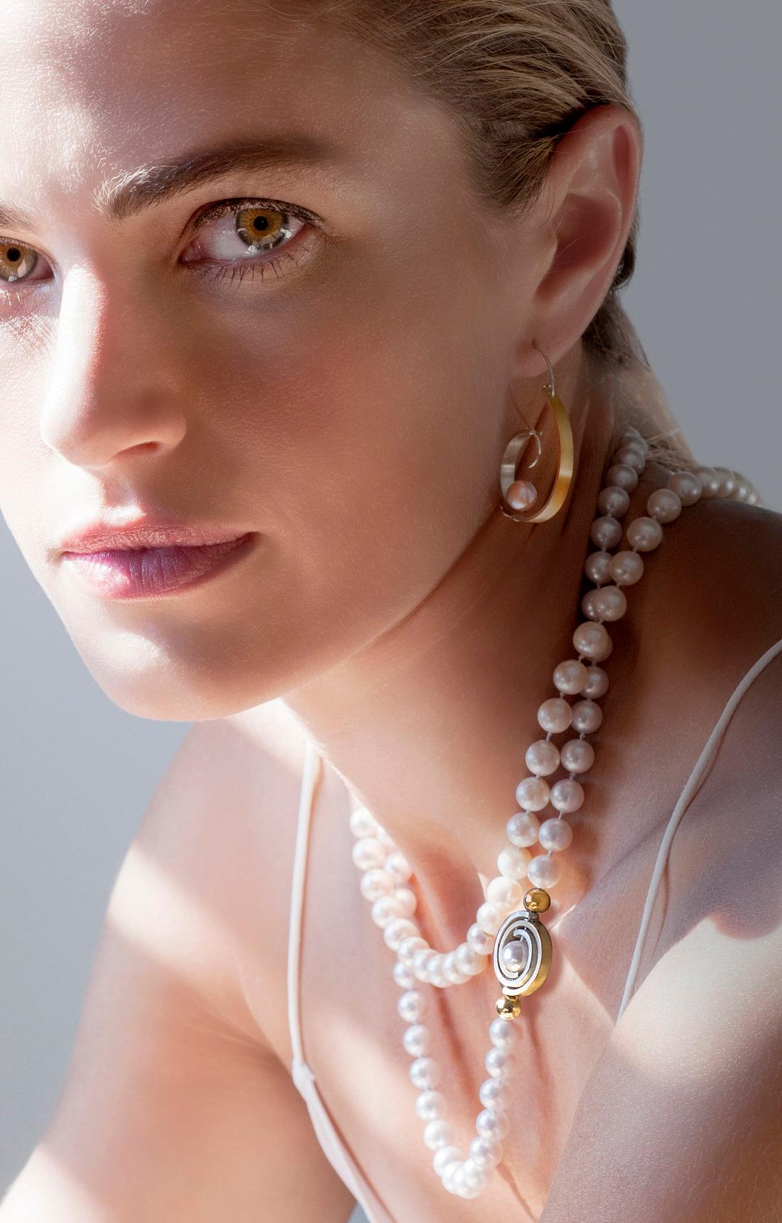 Weiße Akoya-Perlenkette mit 2-farbigem, ineinandergreifendem Spiral im Zustand „Neu“ im Angebot in Carlisle, MA